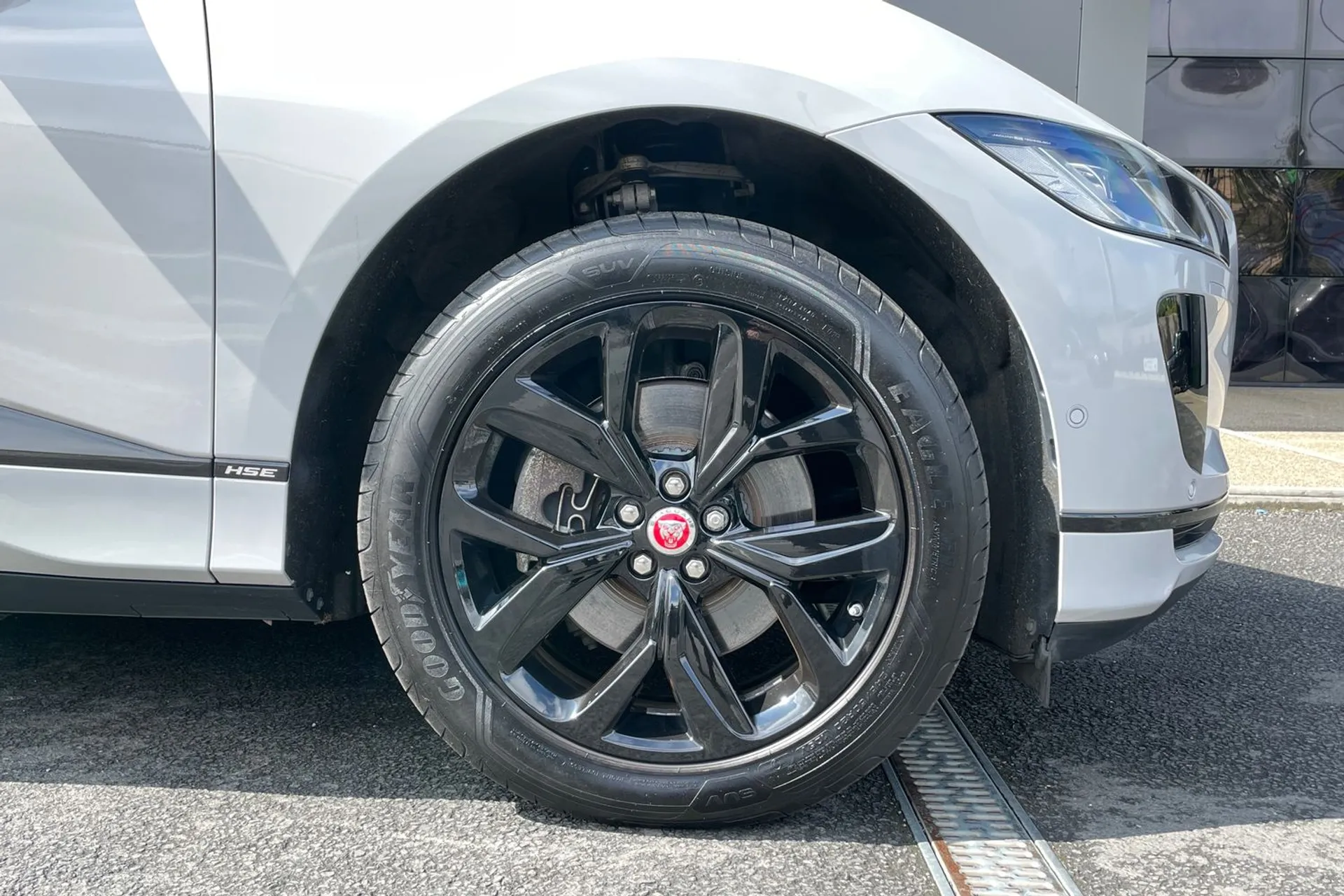 Jaguar I-PACE thumbnail image number 18