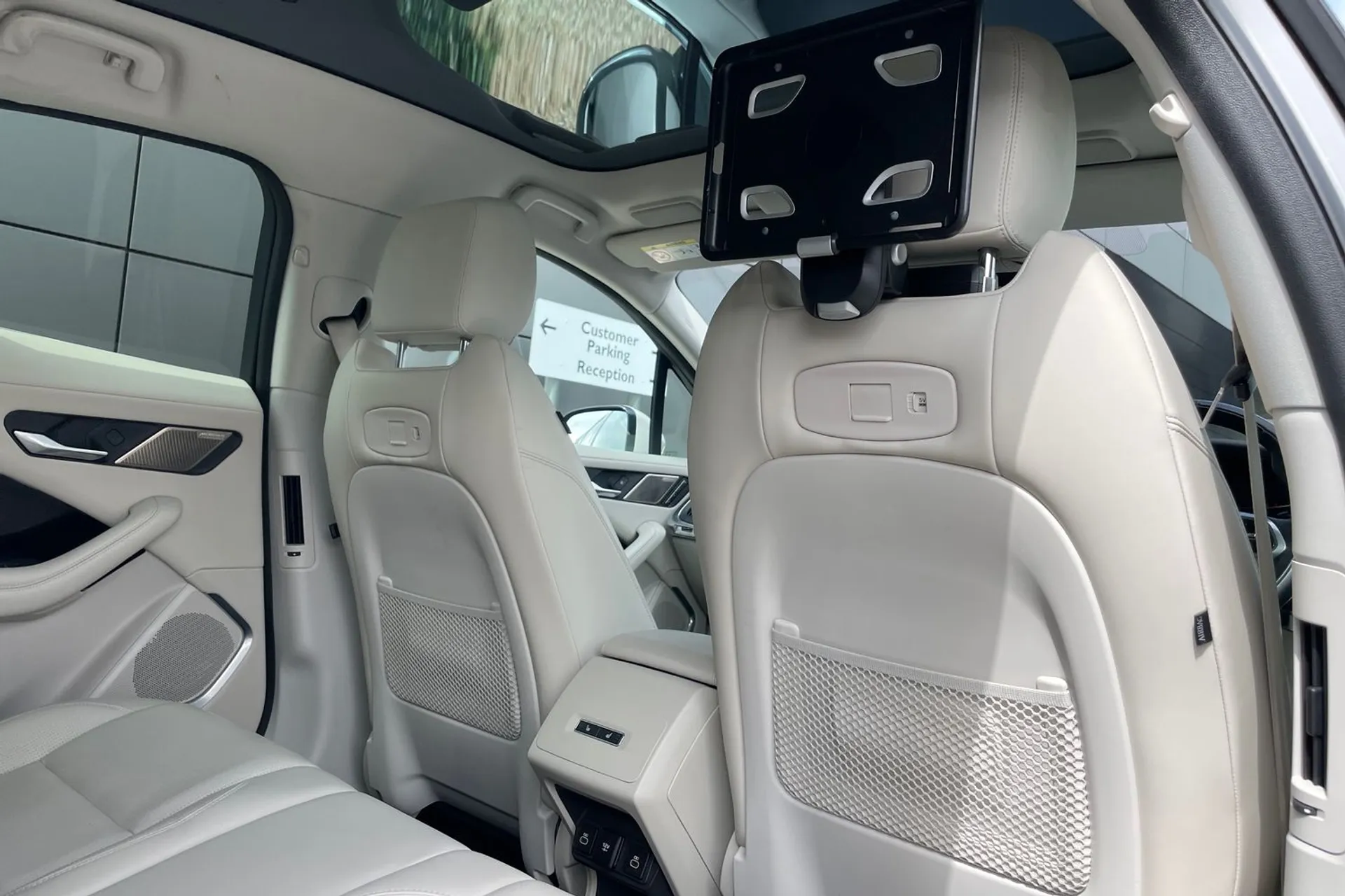 Jaguar I-PACE thumbnail image number 35