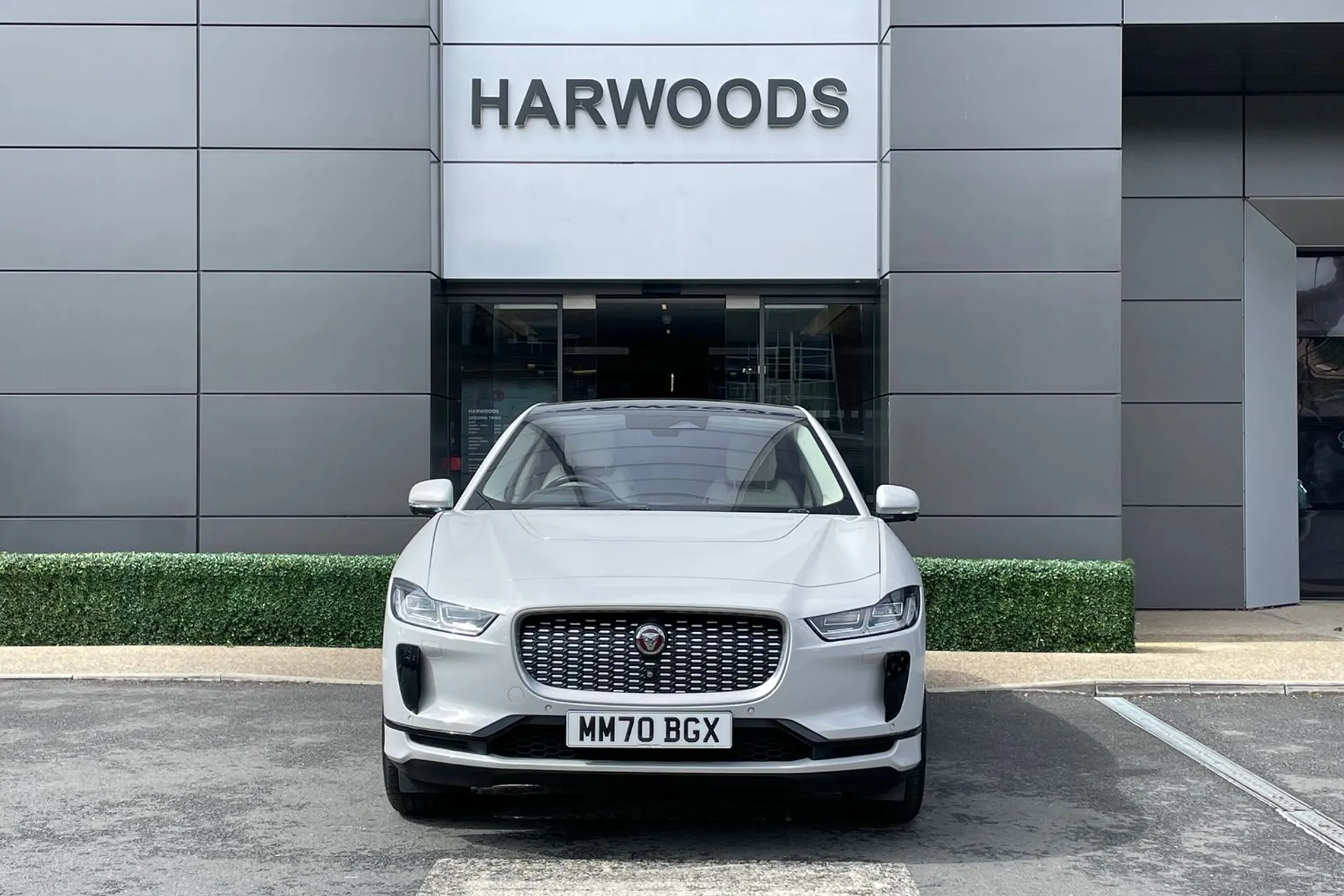 Jaguar I-PACE thumbnail image number 15