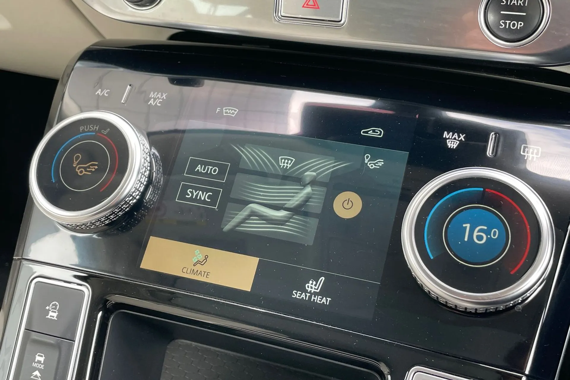 Jaguar I-PACE thumbnail image number 51