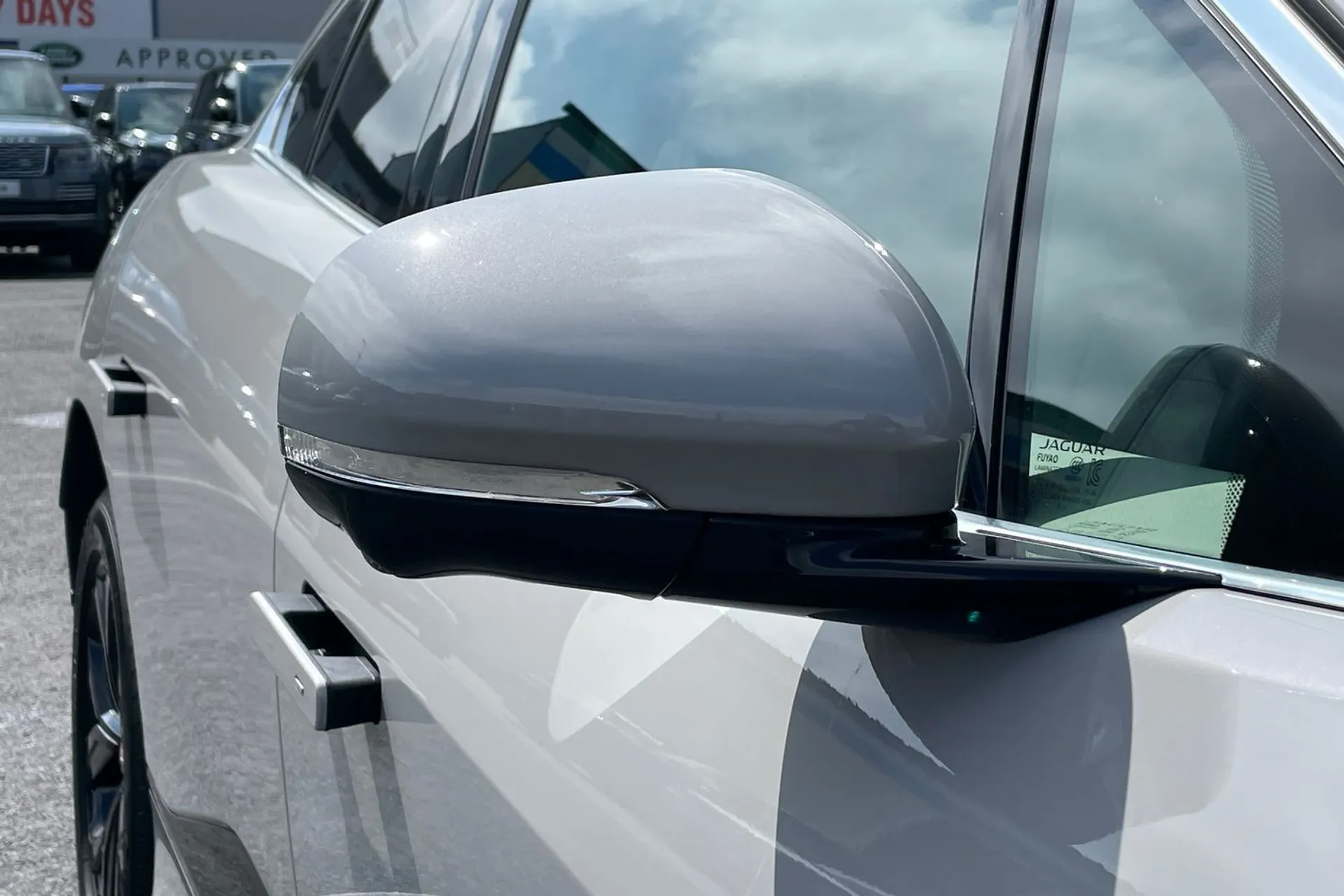 Jaguar I-PACE thumbnail image number 30