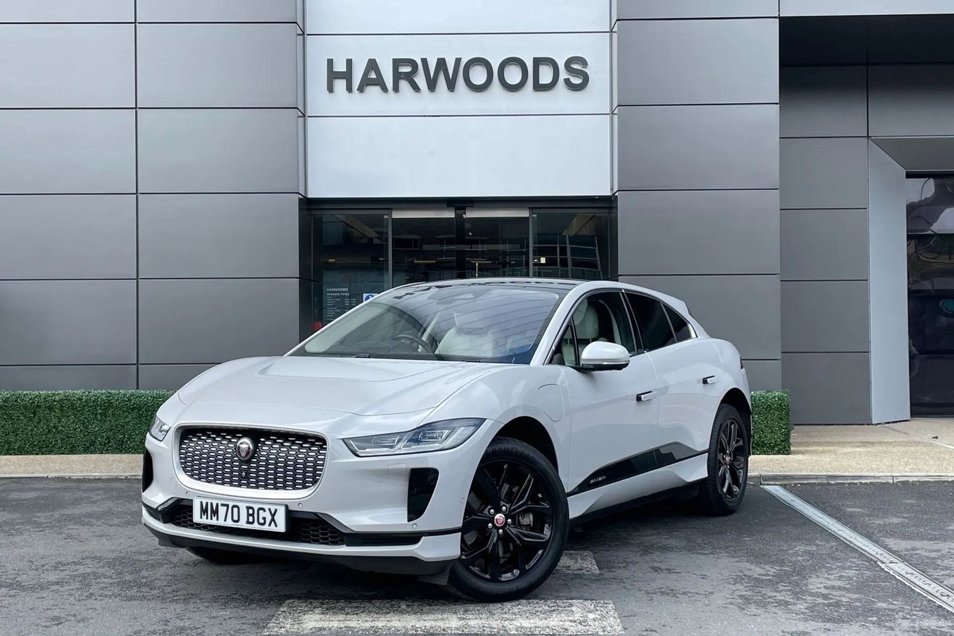 Jaguar I-PACE thumbnail image number 14