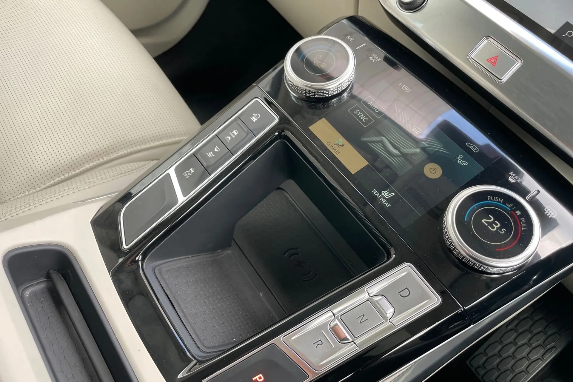 Jaguar I-PACE thumbnail image number 53