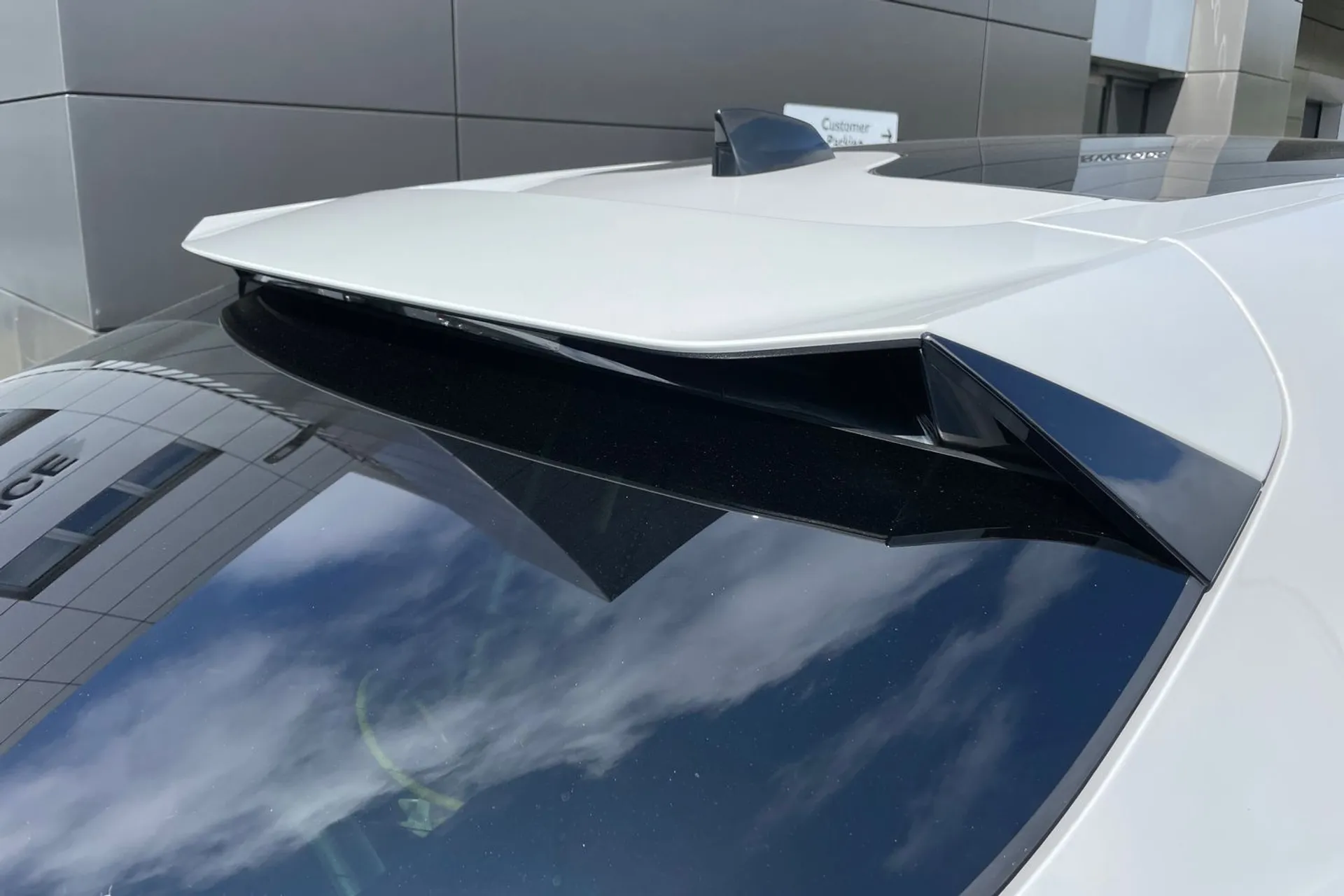 Jaguar I-PACE thumbnail image number 27
