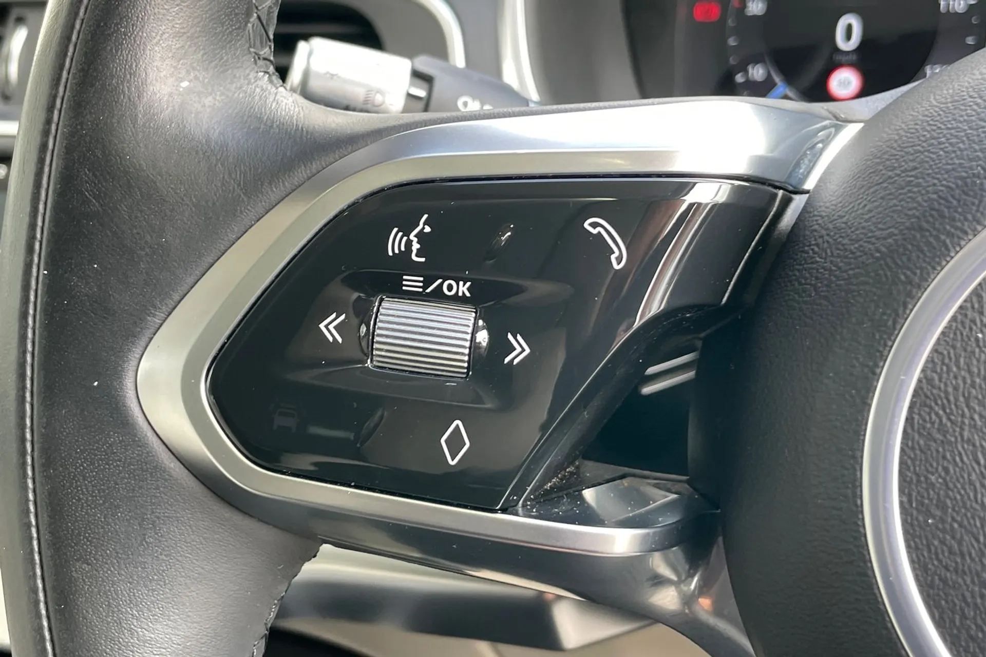Jaguar I-PACE thumbnail image number 48