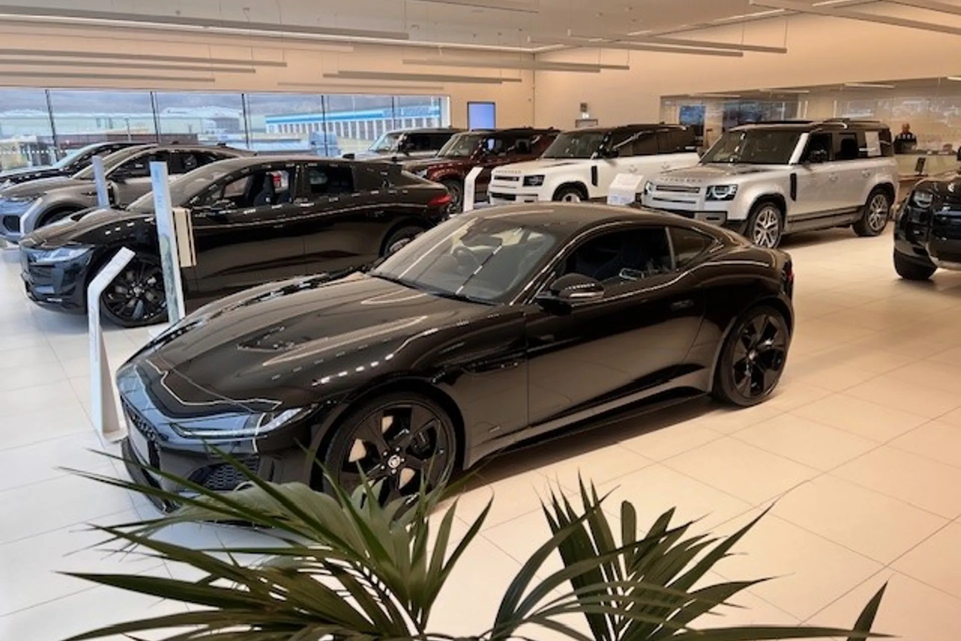 Jaguar I-PACE thumbnail image number 80