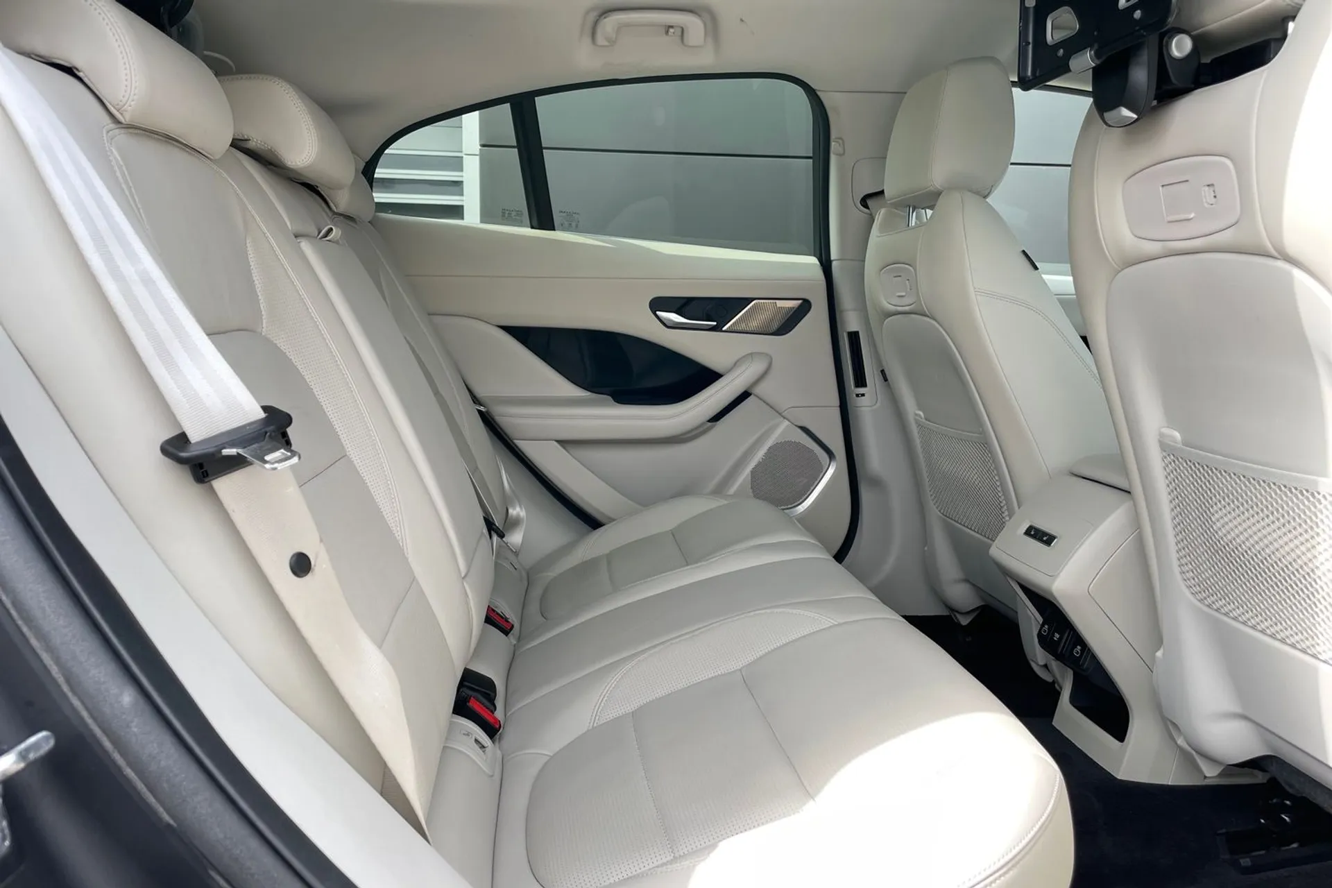 Jaguar I-PACE thumbnail image number 24
