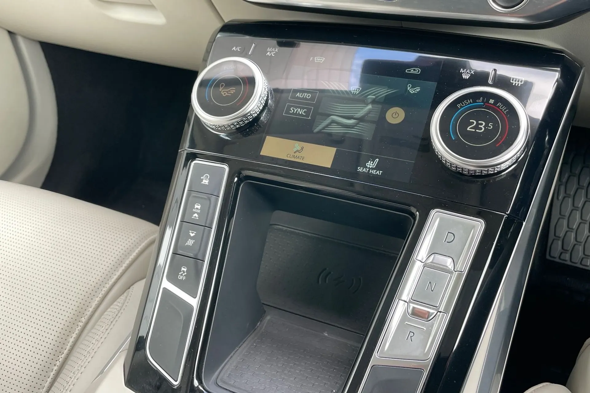 Jaguar I-PACE thumbnail image number 59