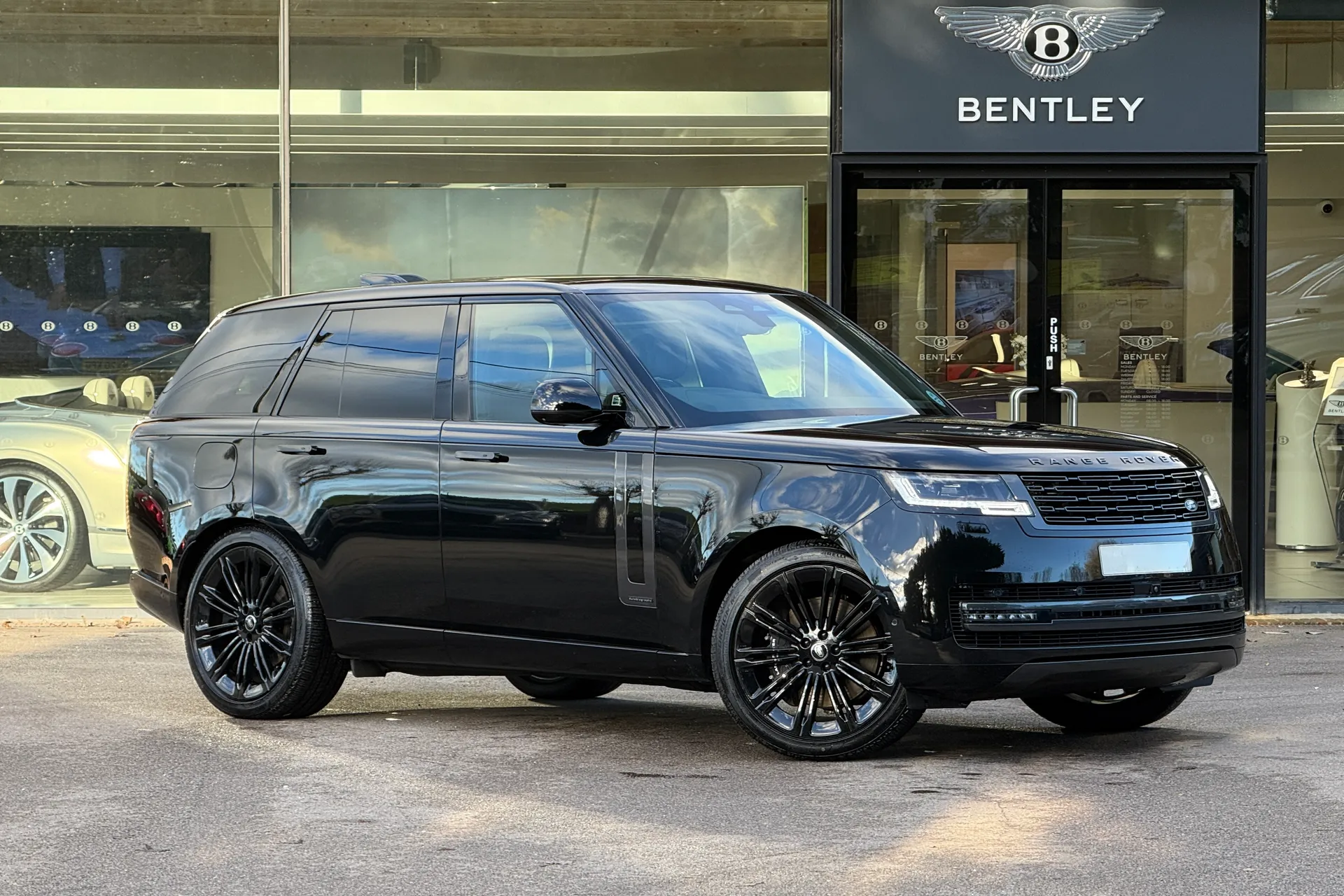 LAND ROVER RANGE ROVER focused image
