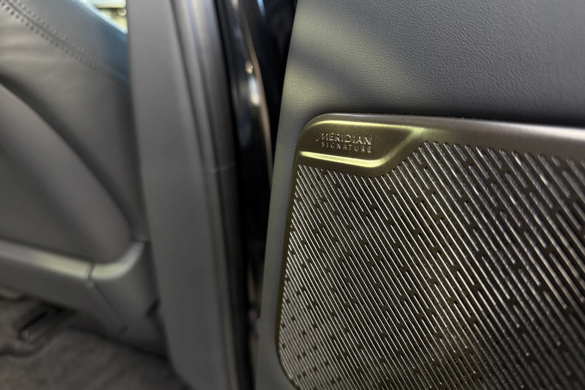 LAND ROVER RANGE ROVER thumbnail image number 23