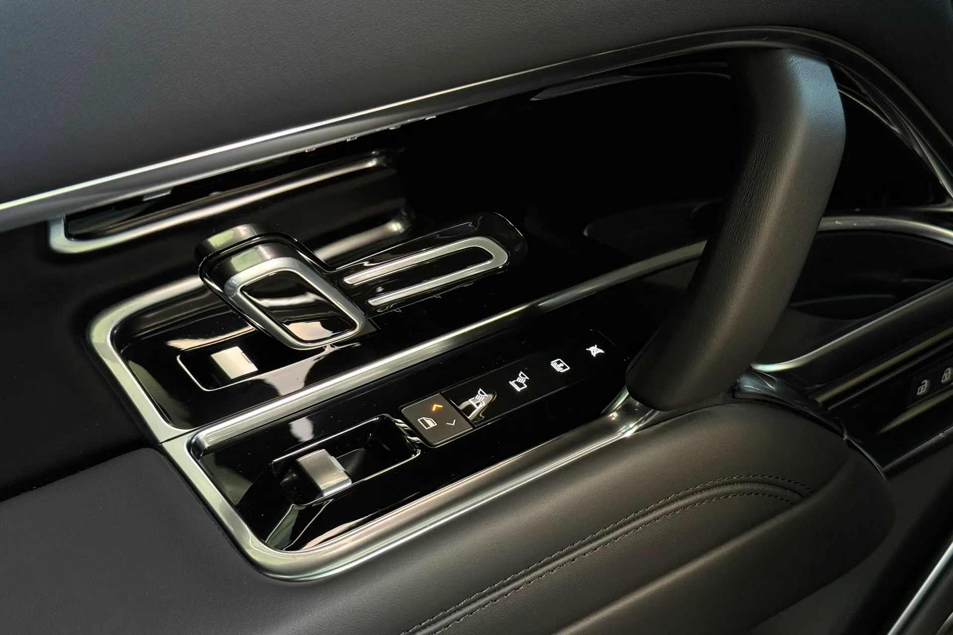 LAND ROVER RANGE ROVER thumbnail image number 38