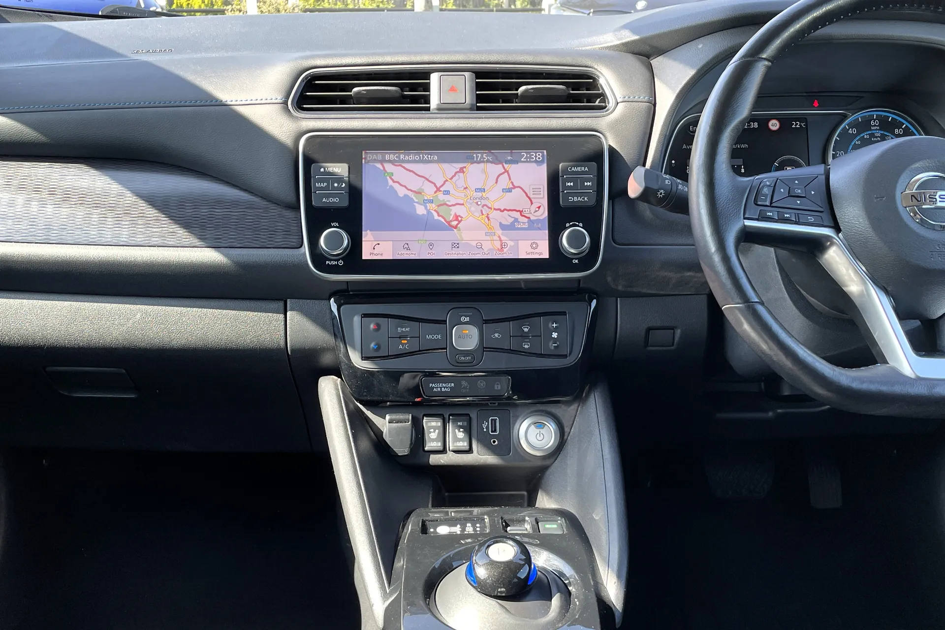 NISSAN LEAF thumbnail image number 40