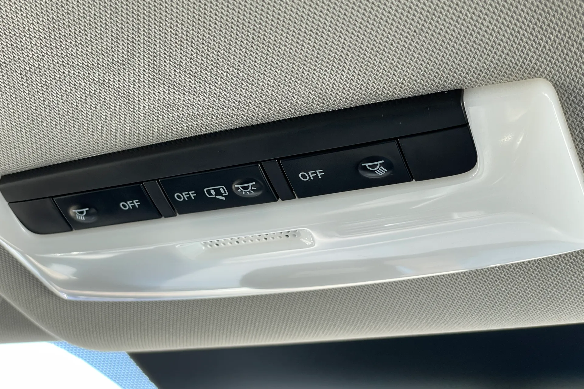 NISSAN LEAF thumbnail image number 15