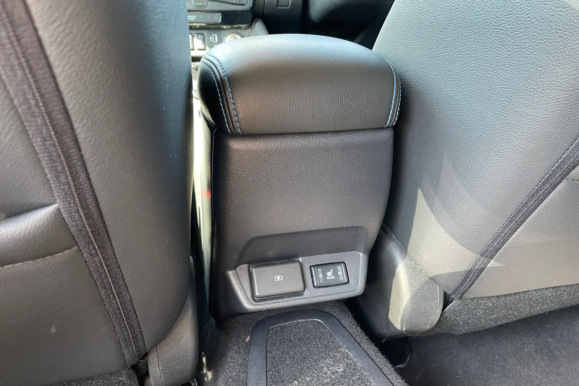 NISSAN LEAF thumbnail image number 18