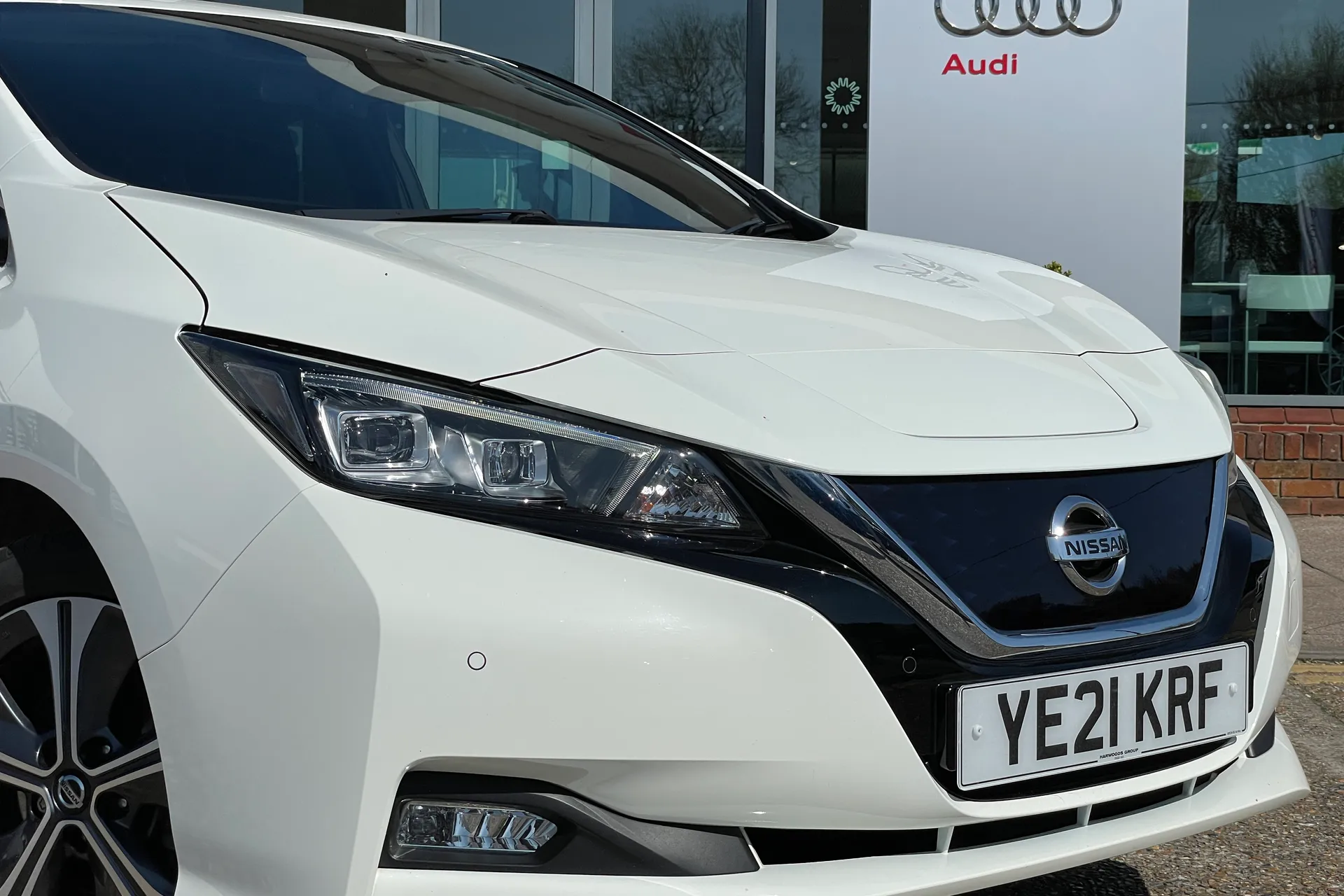 NISSAN LEAF thumbnail image number 8