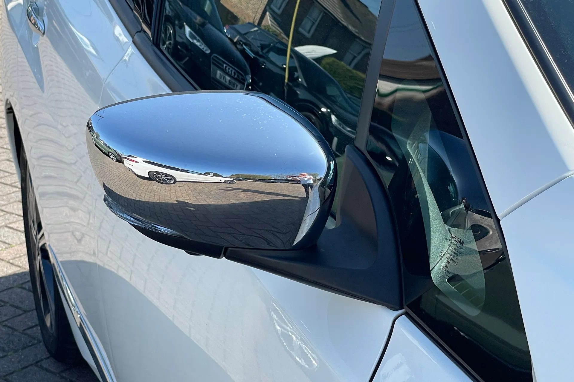 NISSAN LEAF thumbnail image number 22