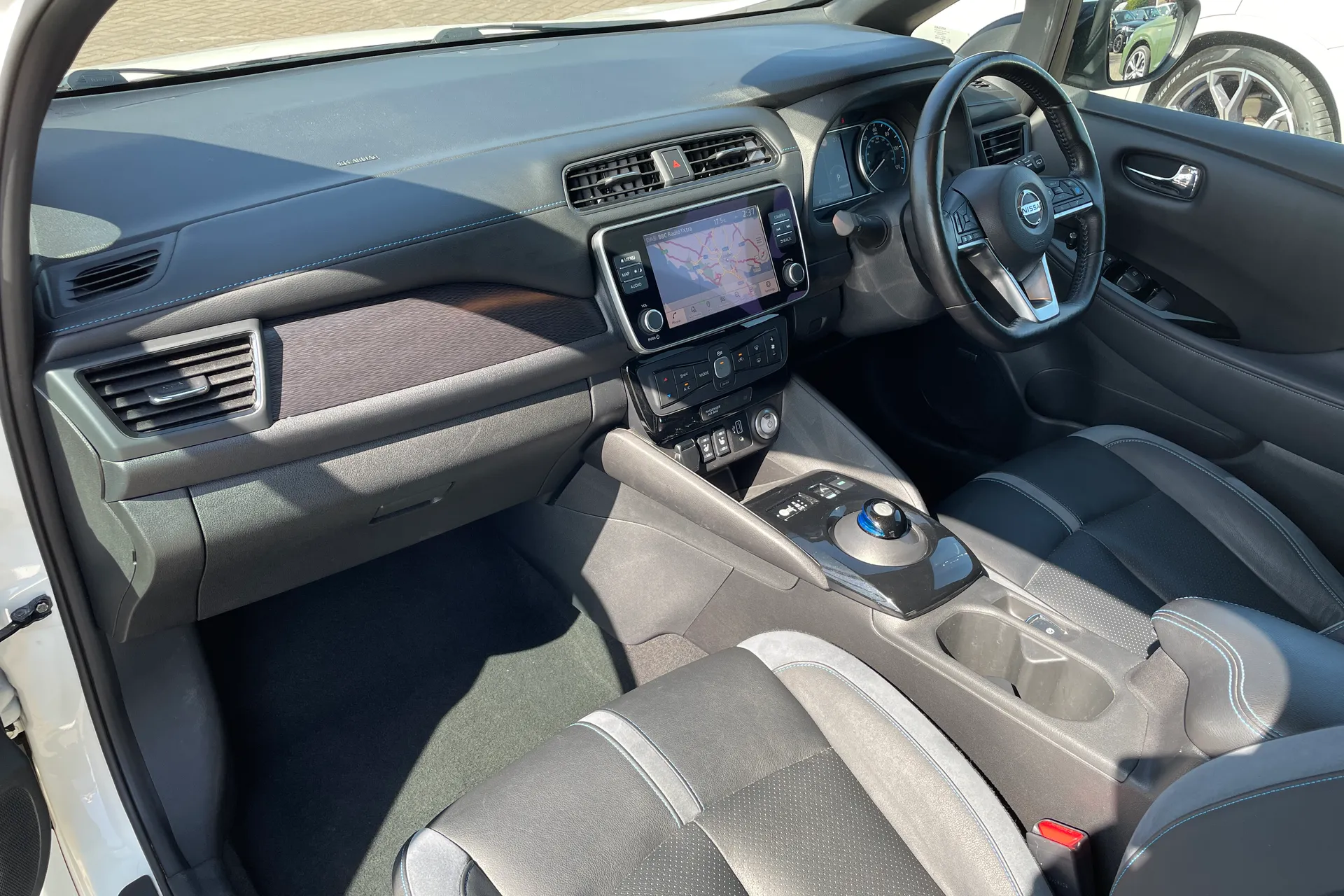 NISSAN LEAF thumbnail image number 34