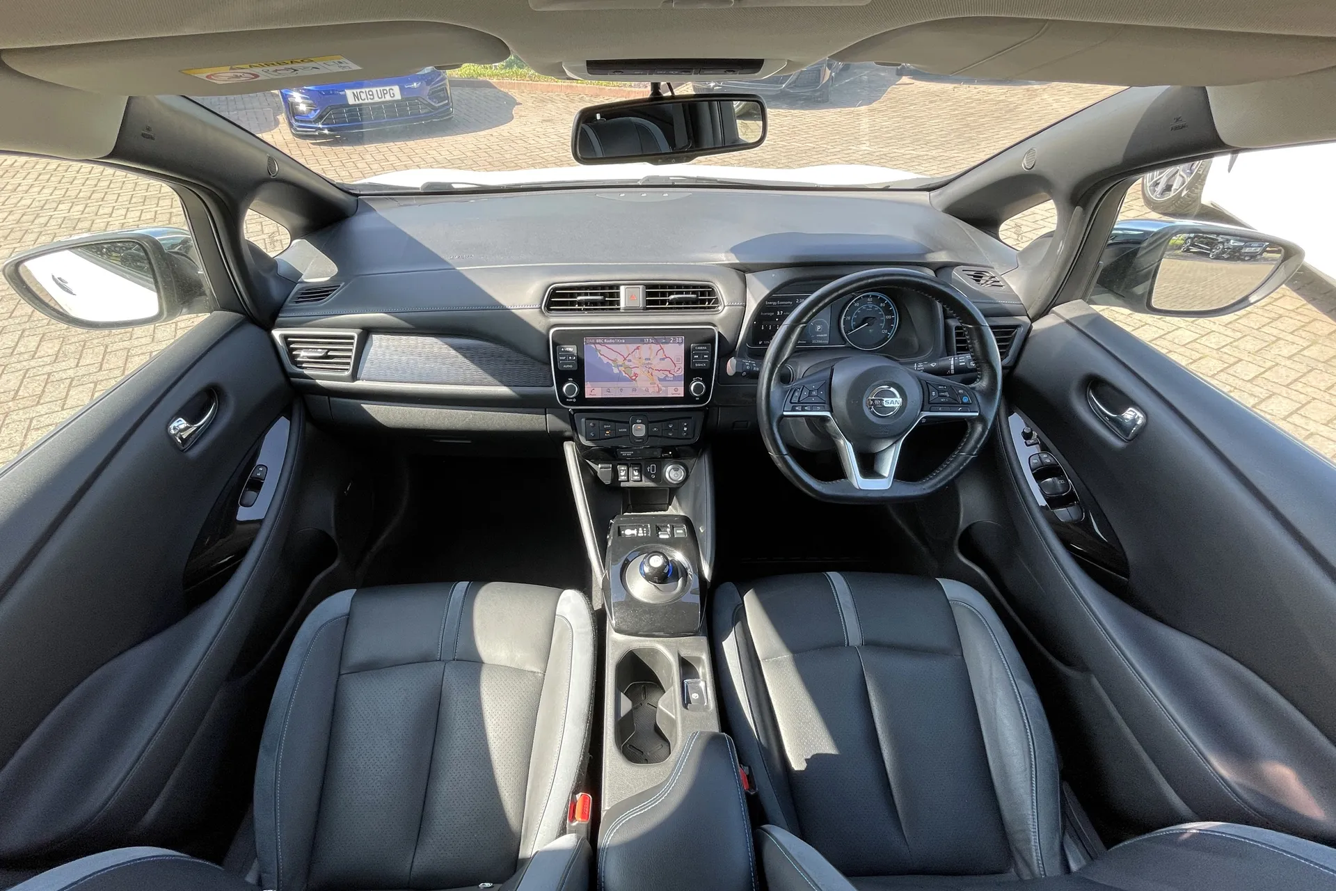 NISSAN LEAF thumbnail image number 3