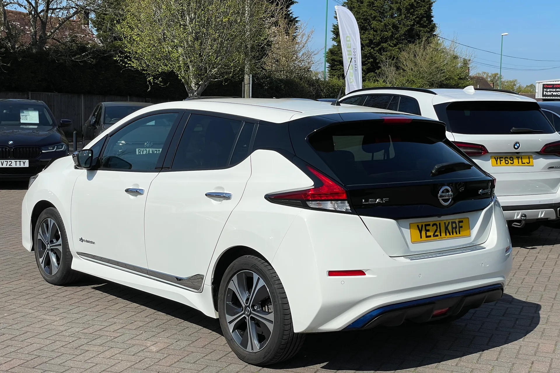 NISSAN LEAF thumbnail image number 6