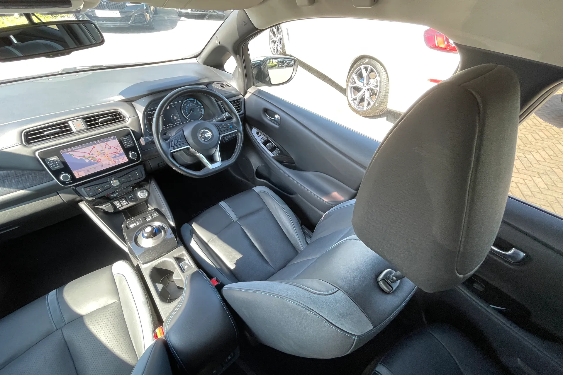 NISSAN LEAF thumbnail image number 39