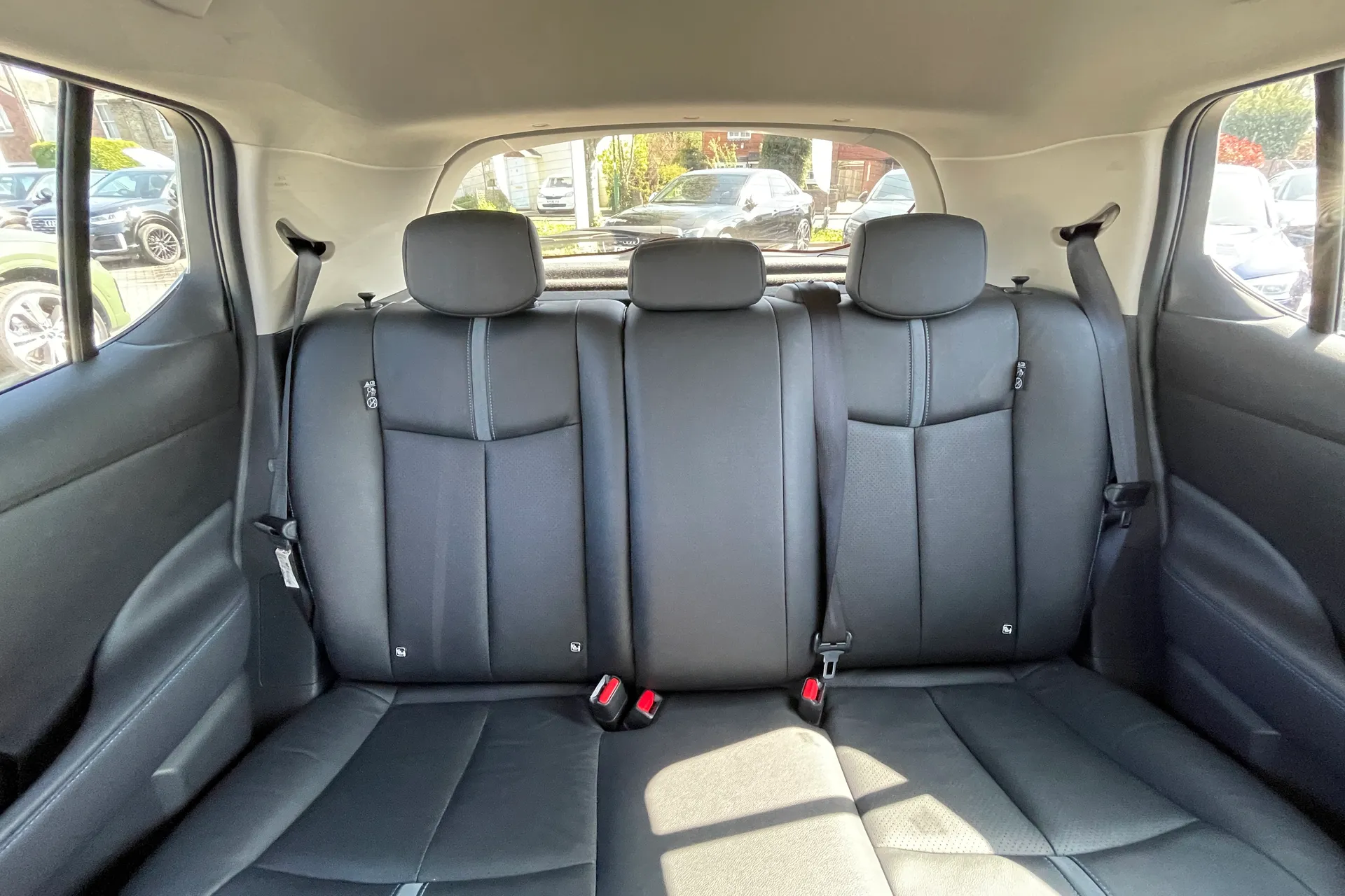 NISSAN LEAF thumbnail image number 7