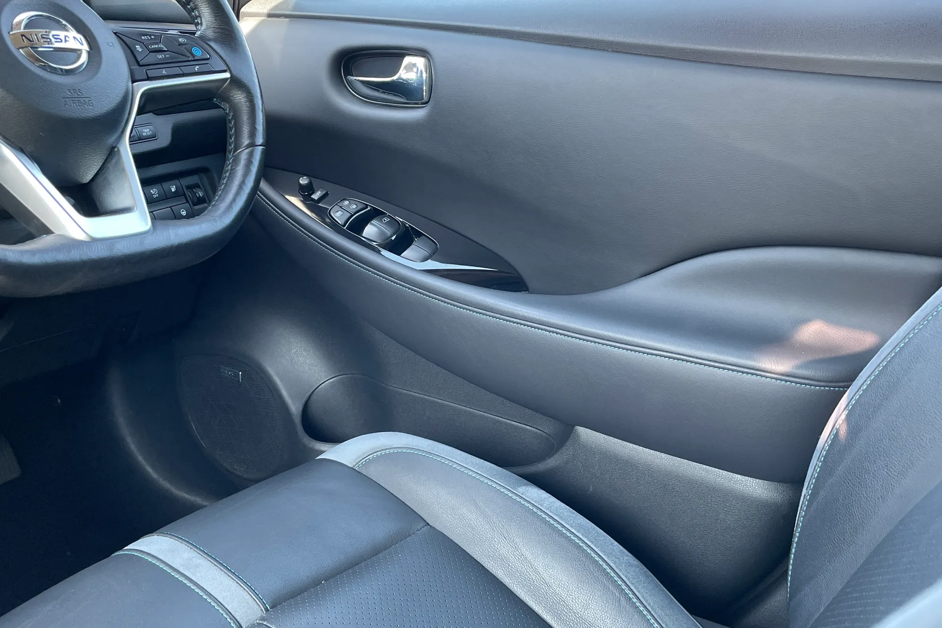 NISSAN LEAF thumbnail image number 43