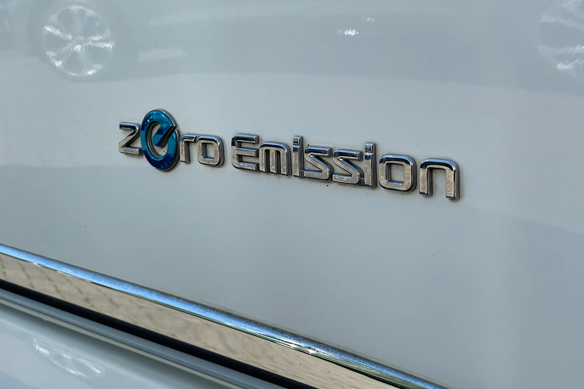 NISSAN LEAF thumbnail image number 21