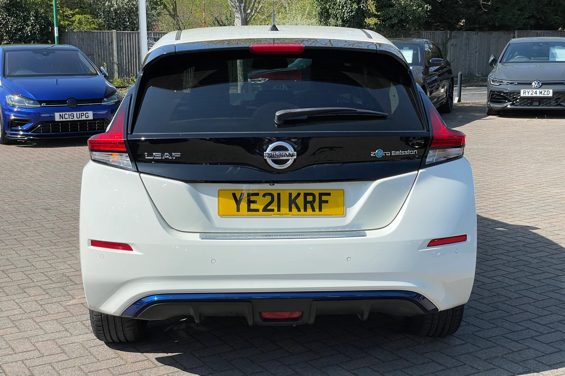 NISSAN LEAF thumbnail image number 5
