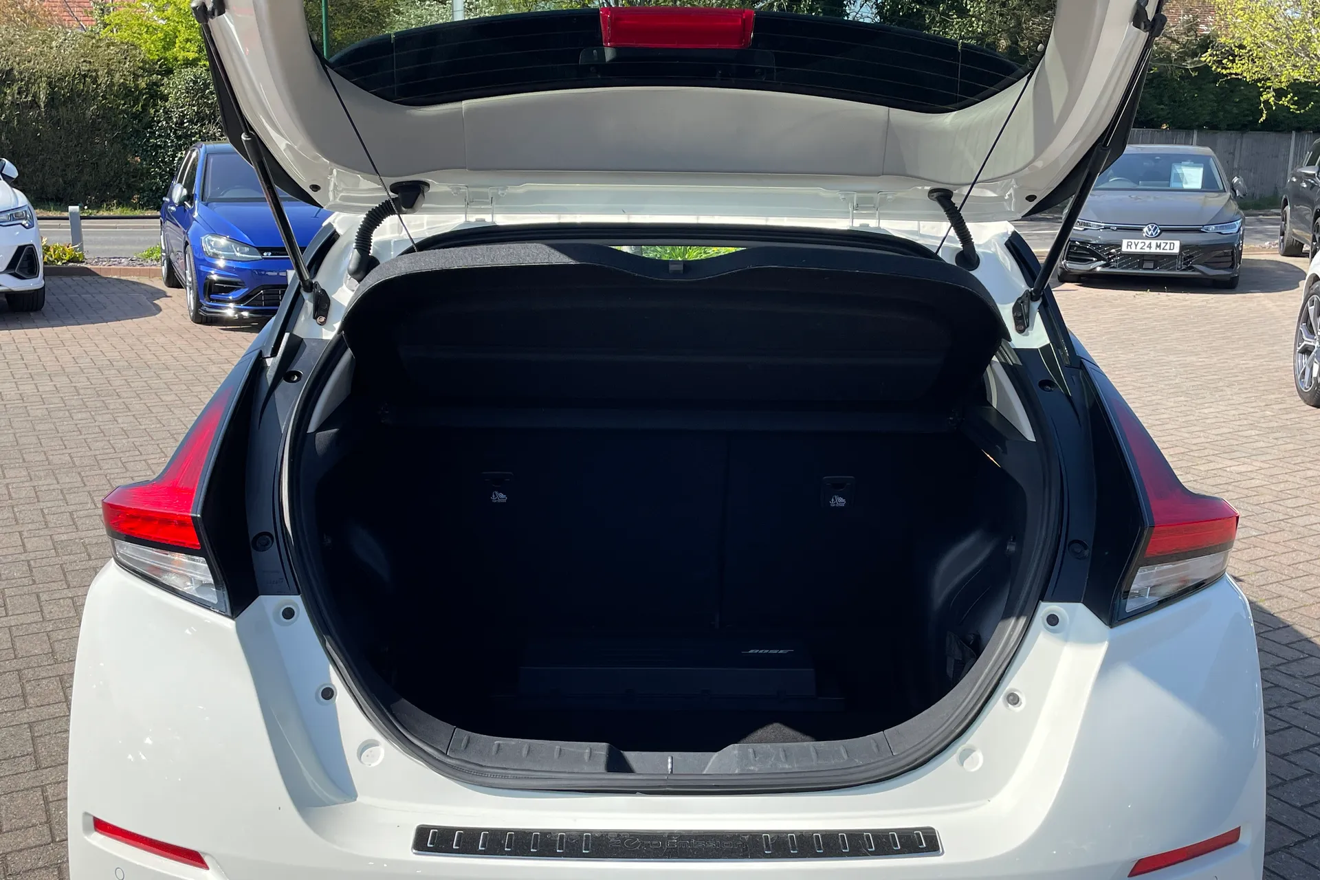 NISSAN LEAF thumbnail image number 25