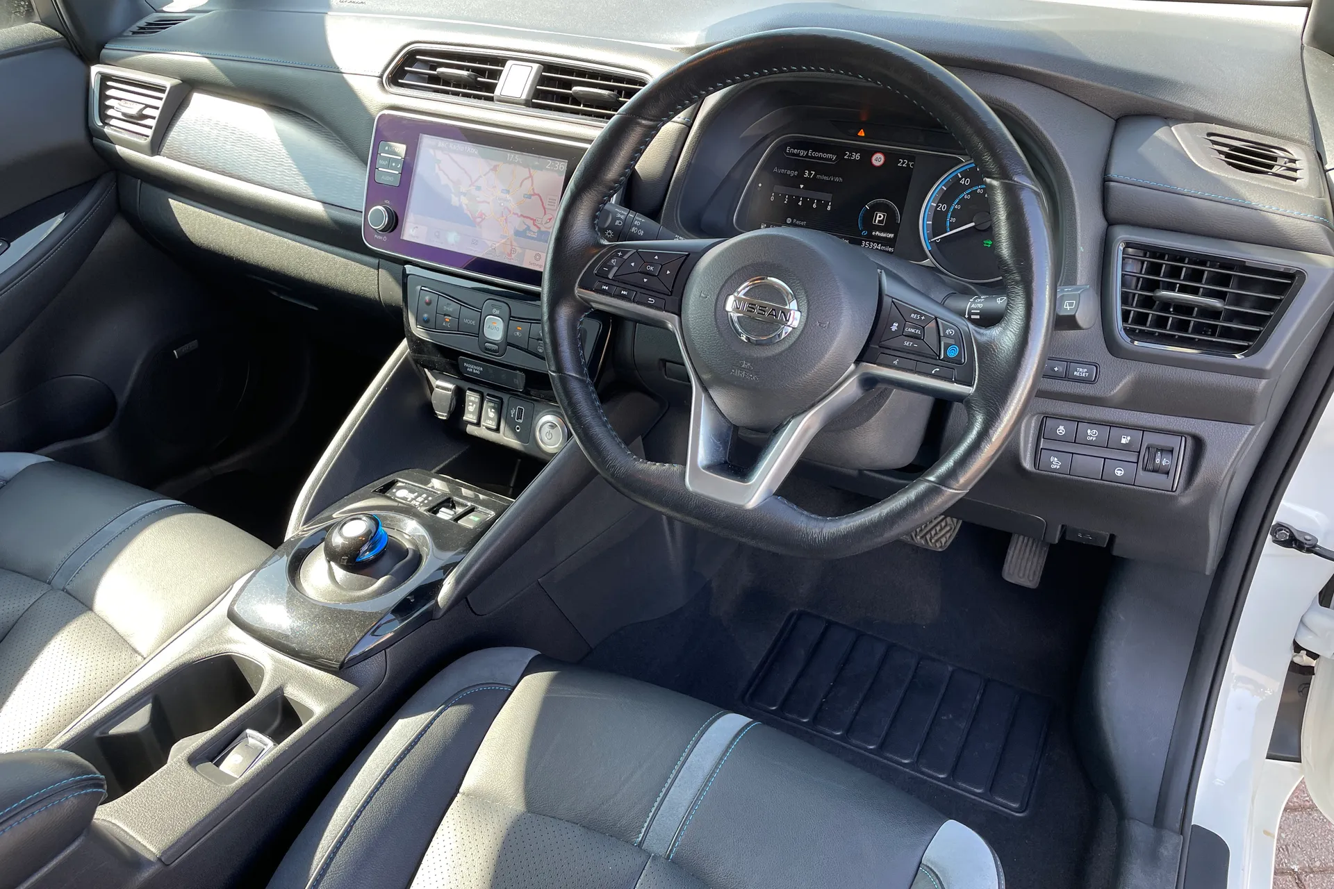 NISSAN LEAF thumbnail image number 33