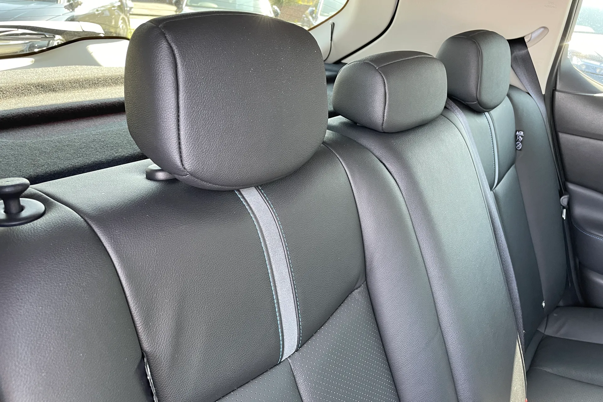 NISSAN LEAF thumbnail image number 31
