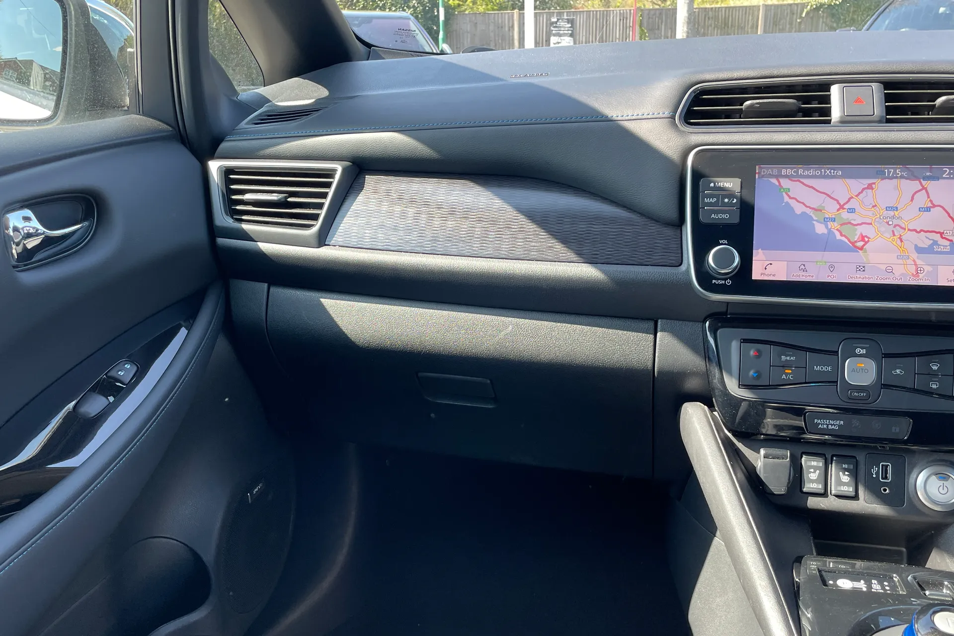 NISSAN LEAF thumbnail image number 42