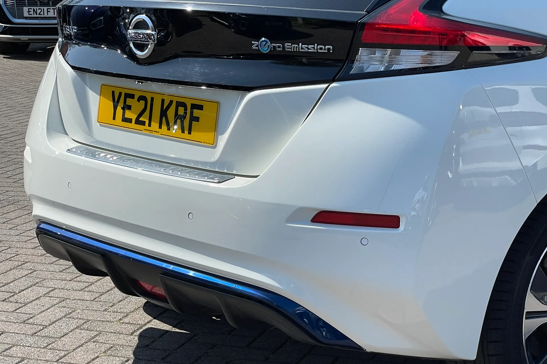 NISSAN LEAF thumbnail image number 23