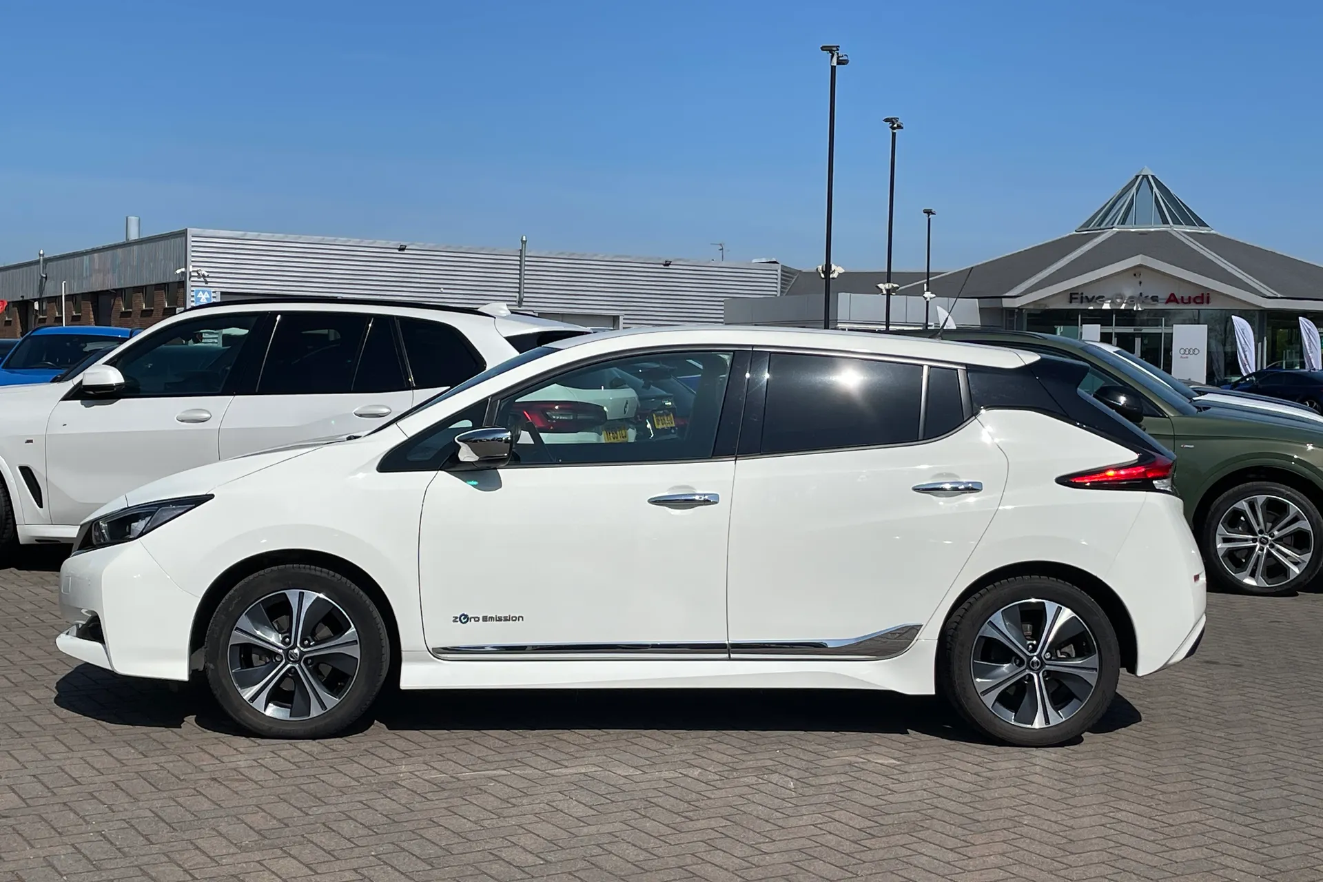 NISSAN LEAF thumbnail image number 50