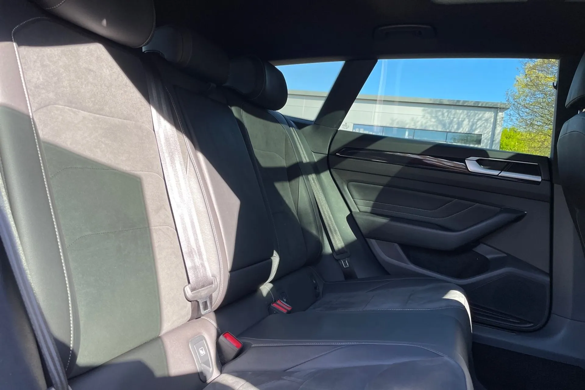 VOLKSWAGEN ARTEON thumbnail image number 24