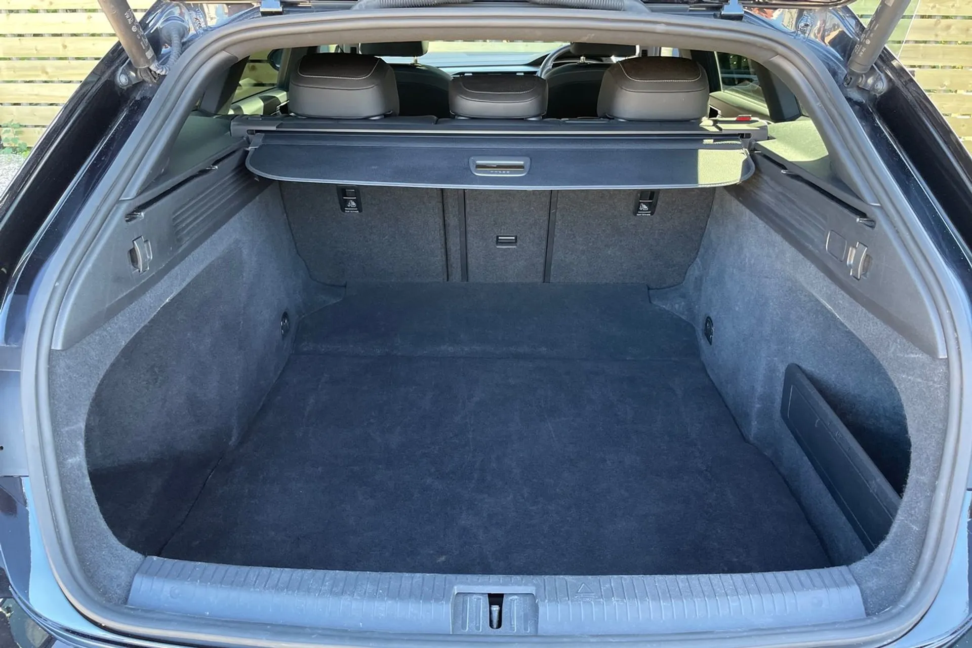 VOLKSWAGEN ARTEON thumbnail image number 21
