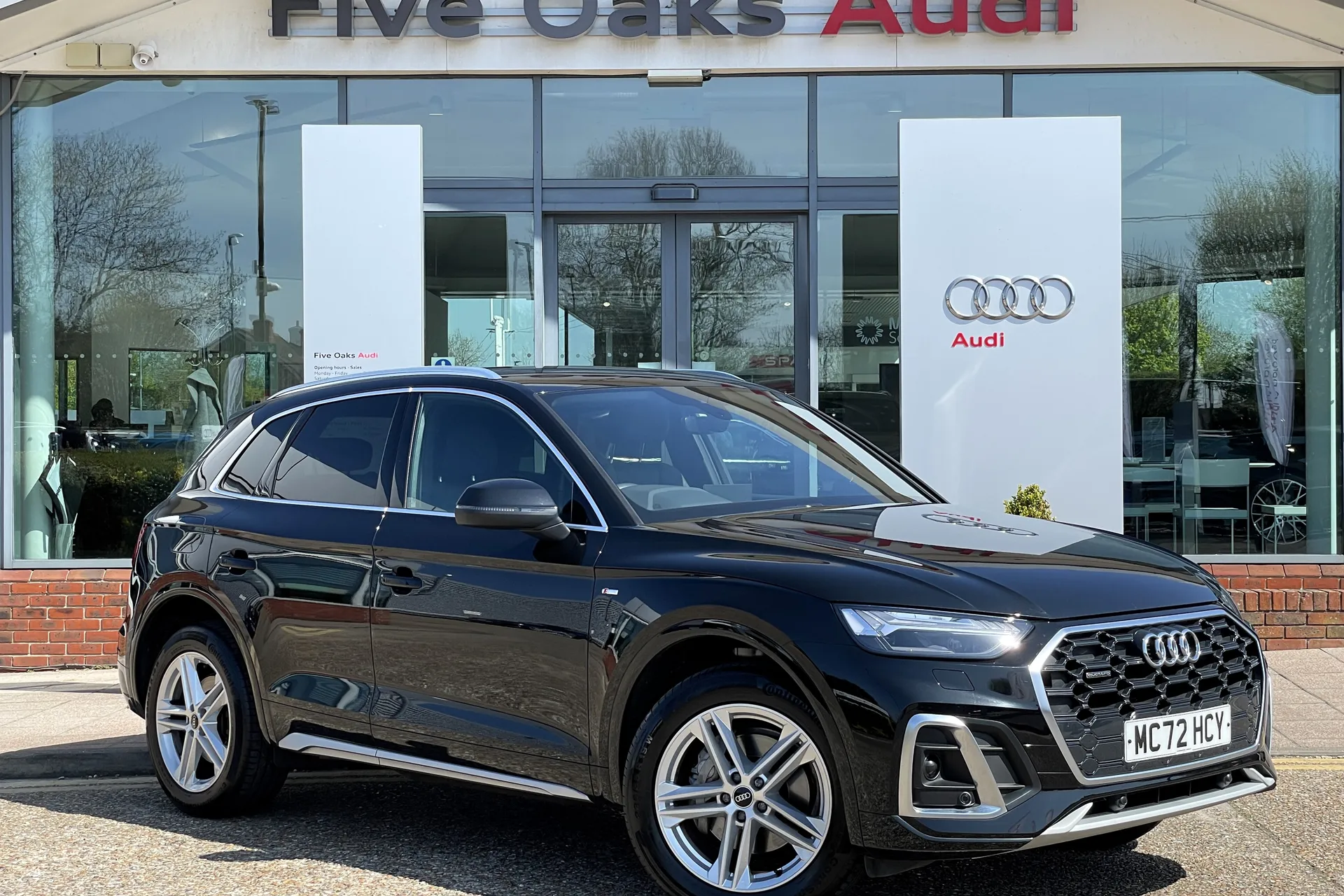 Audi Q5 focused image