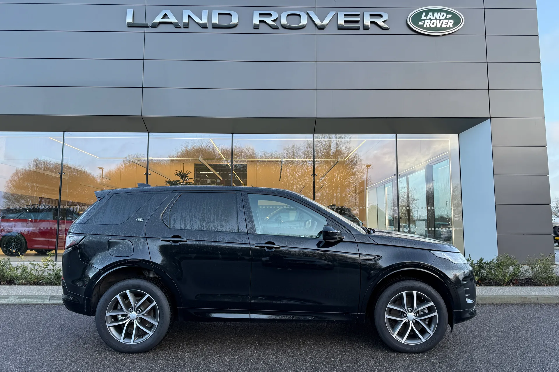 LAND ROVER DISCOVERY SPORT thumbnail image number 2