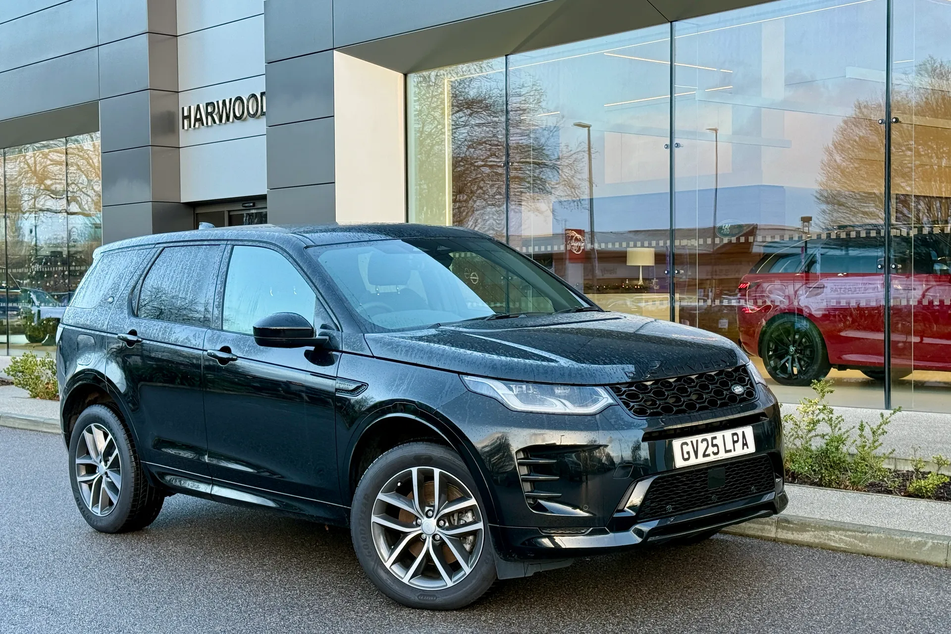 LAND ROVER DISCOVERY SPORT focused image