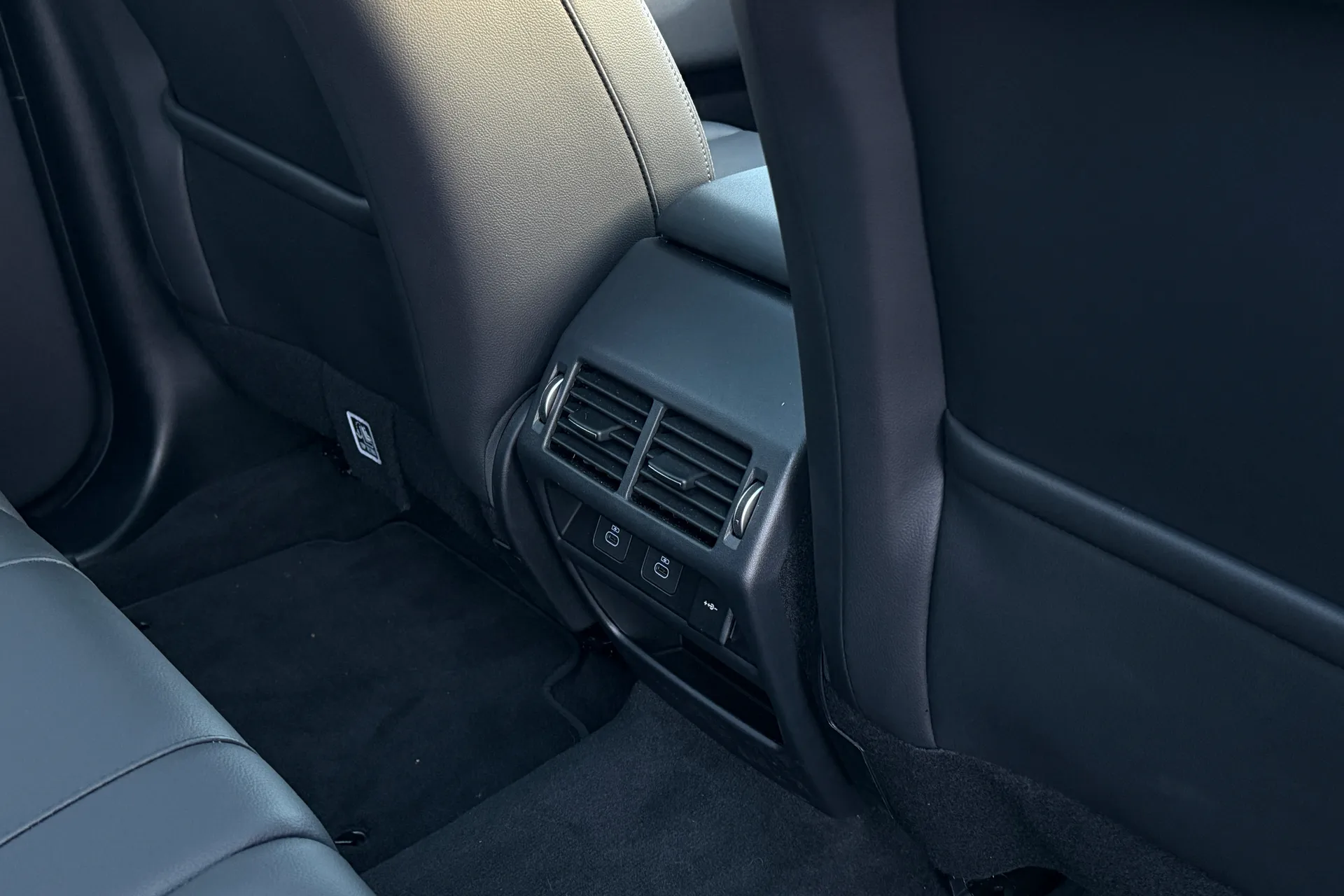 LAND ROVER DISCOVERY SPORT thumbnail image number 31