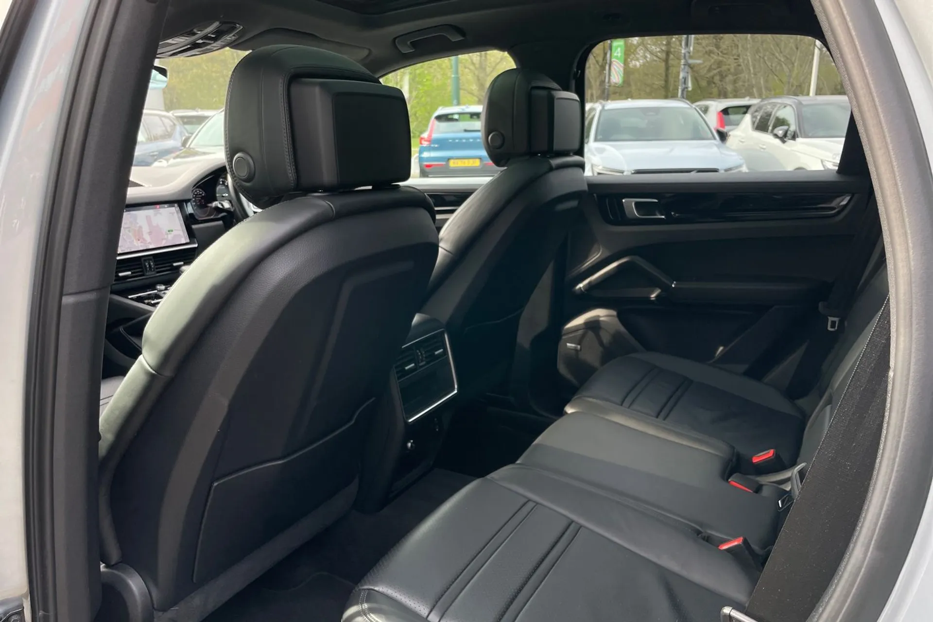 Porsche CAYENNE thumbnail image number 31