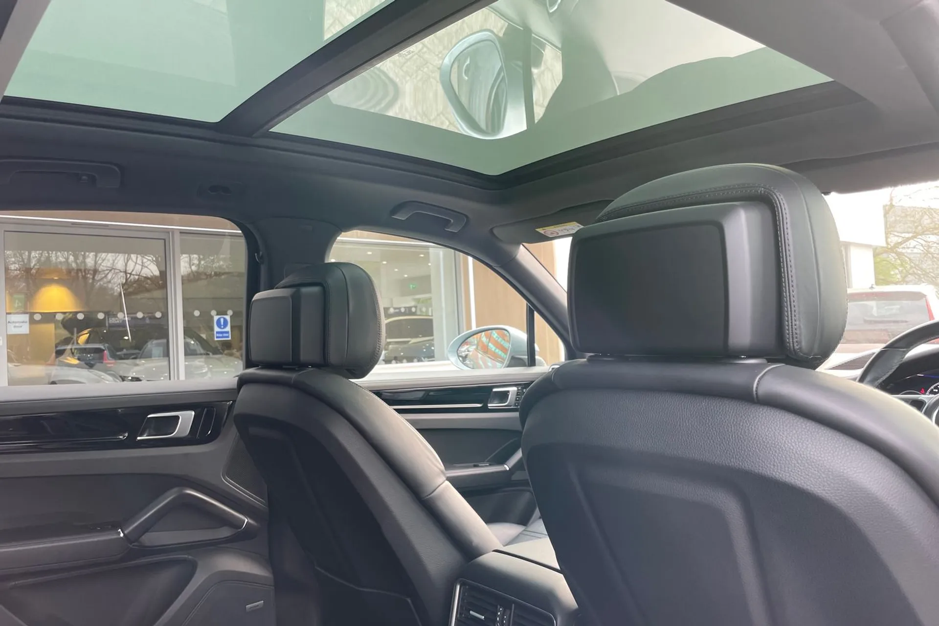 Porsche CAYENNE thumbnail image number 24
