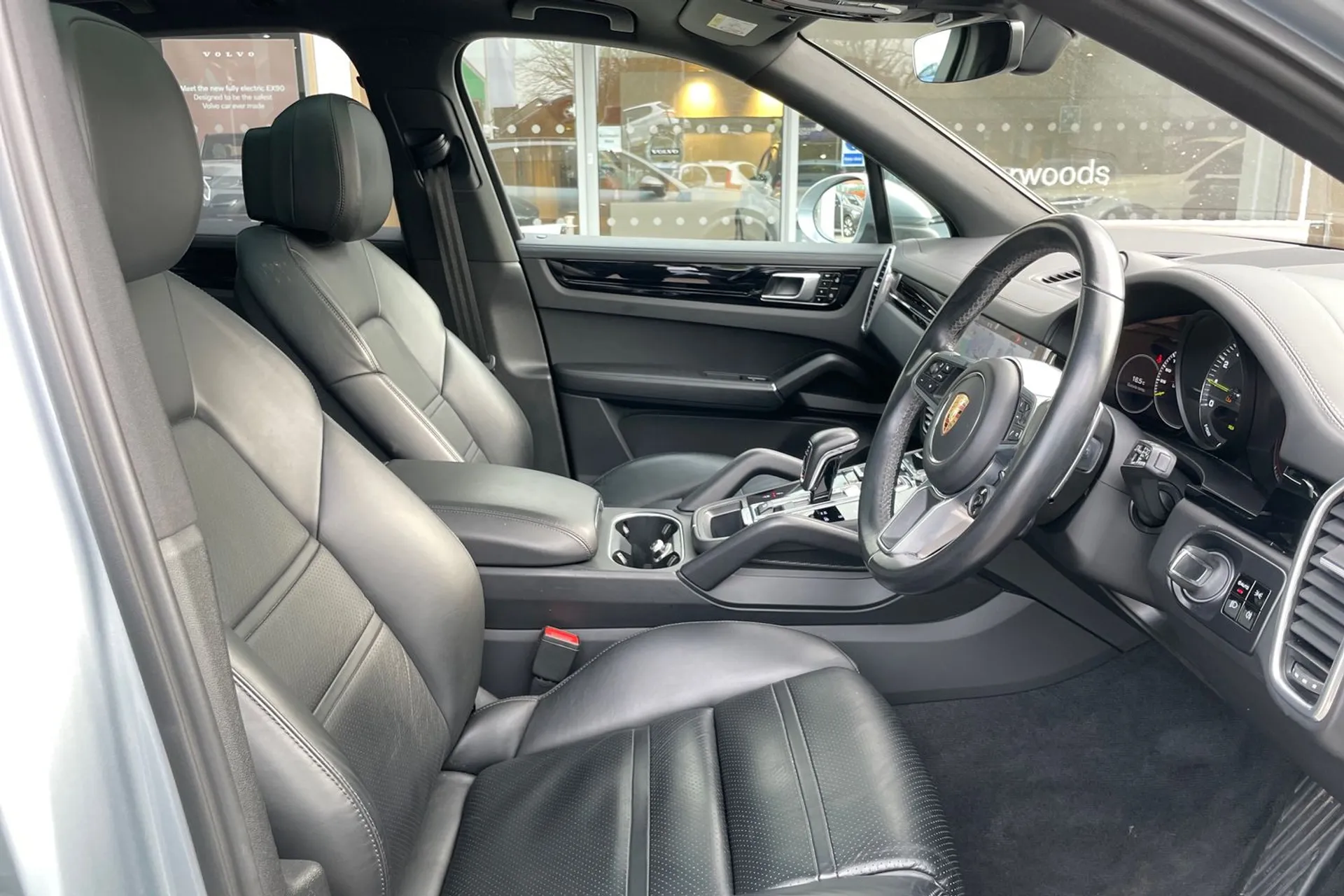 Porsche CAYENNE thumbnail image number 26