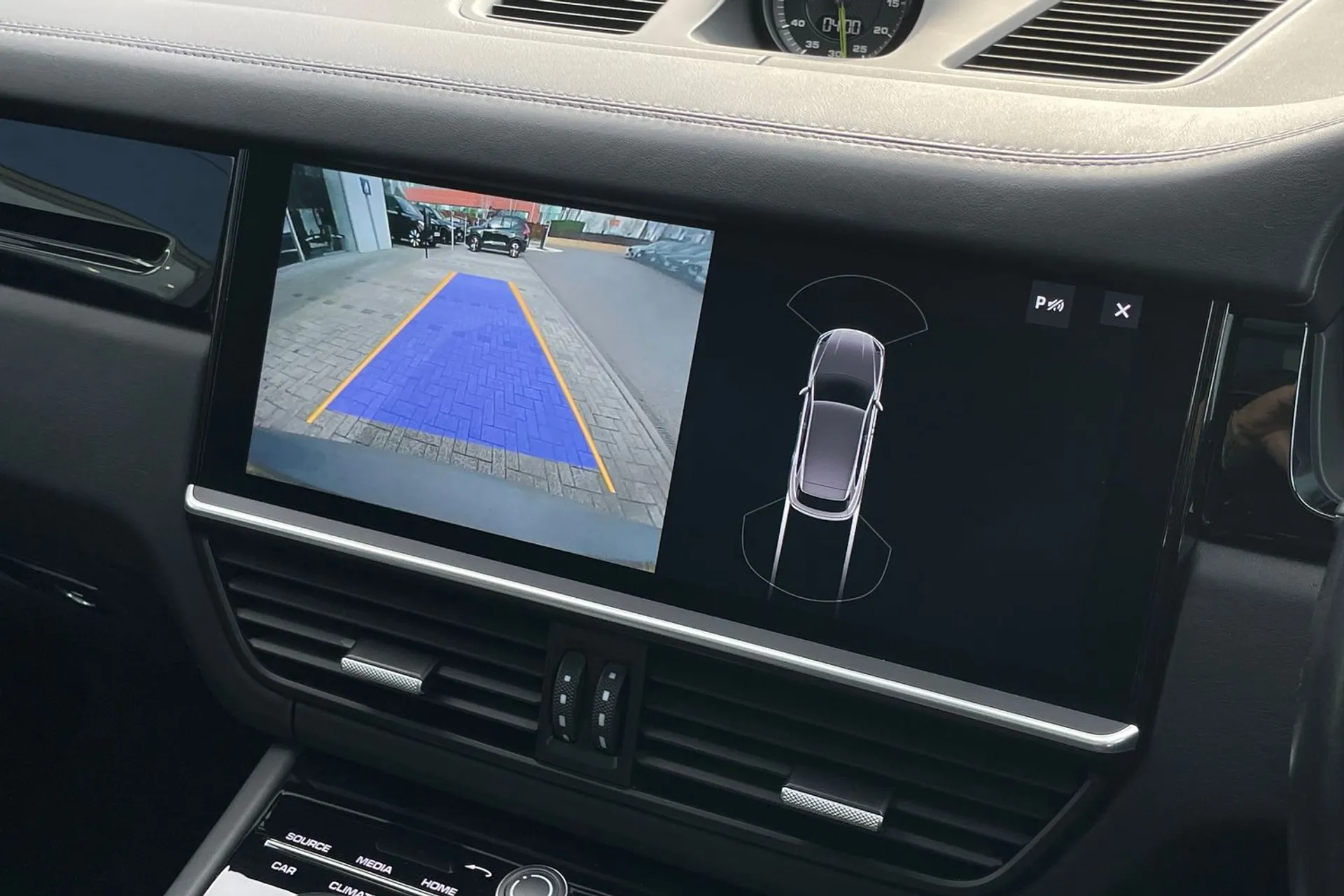 Porsche CAYENNE thumbnail image number 4