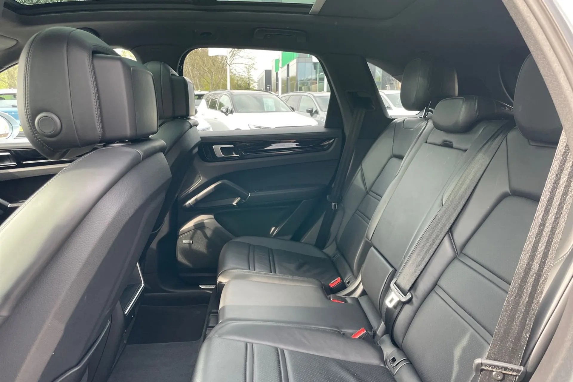 Porsche CAYENNE thumbnail image number 30