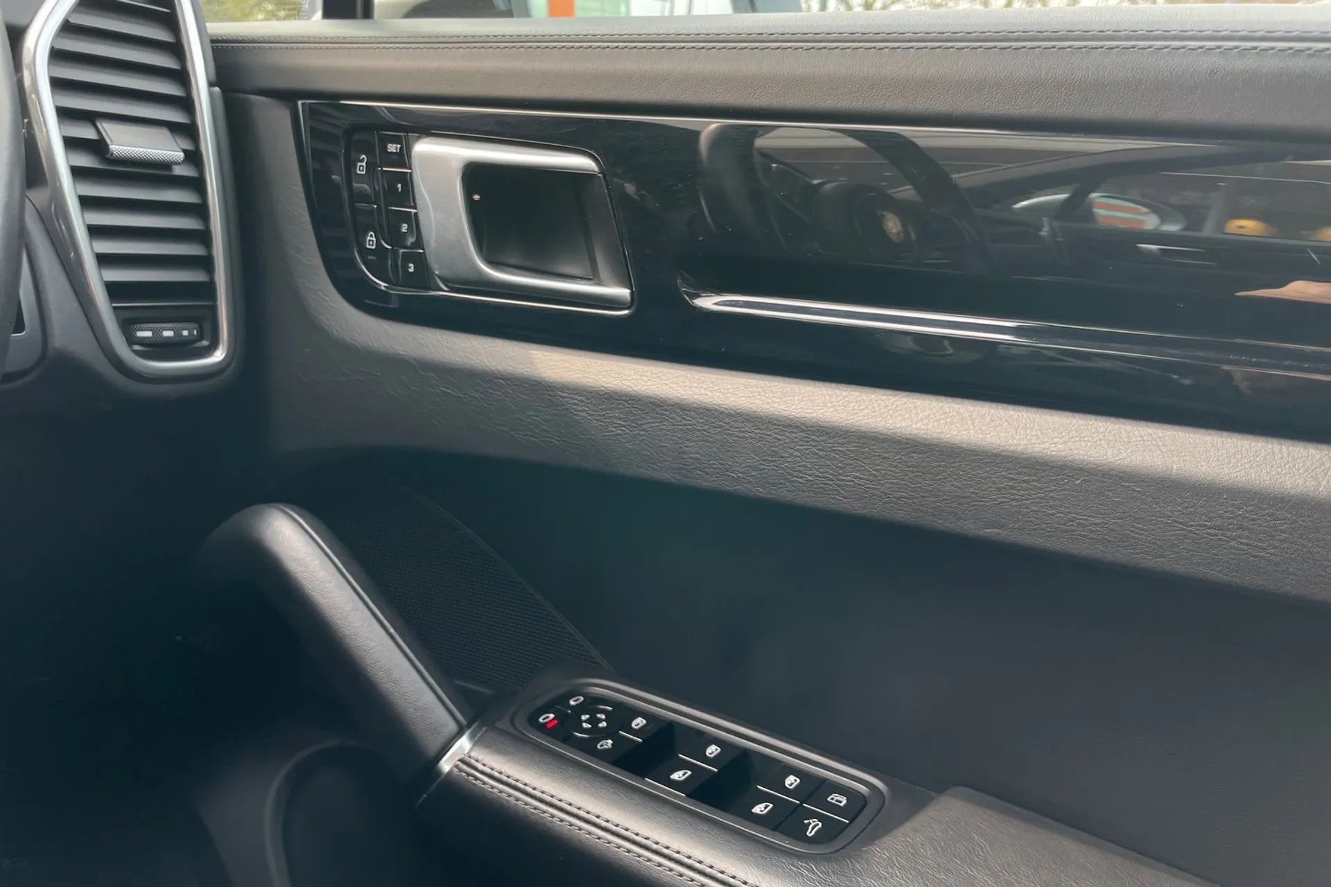 Porsche CAYENNE thumbnail image number 42