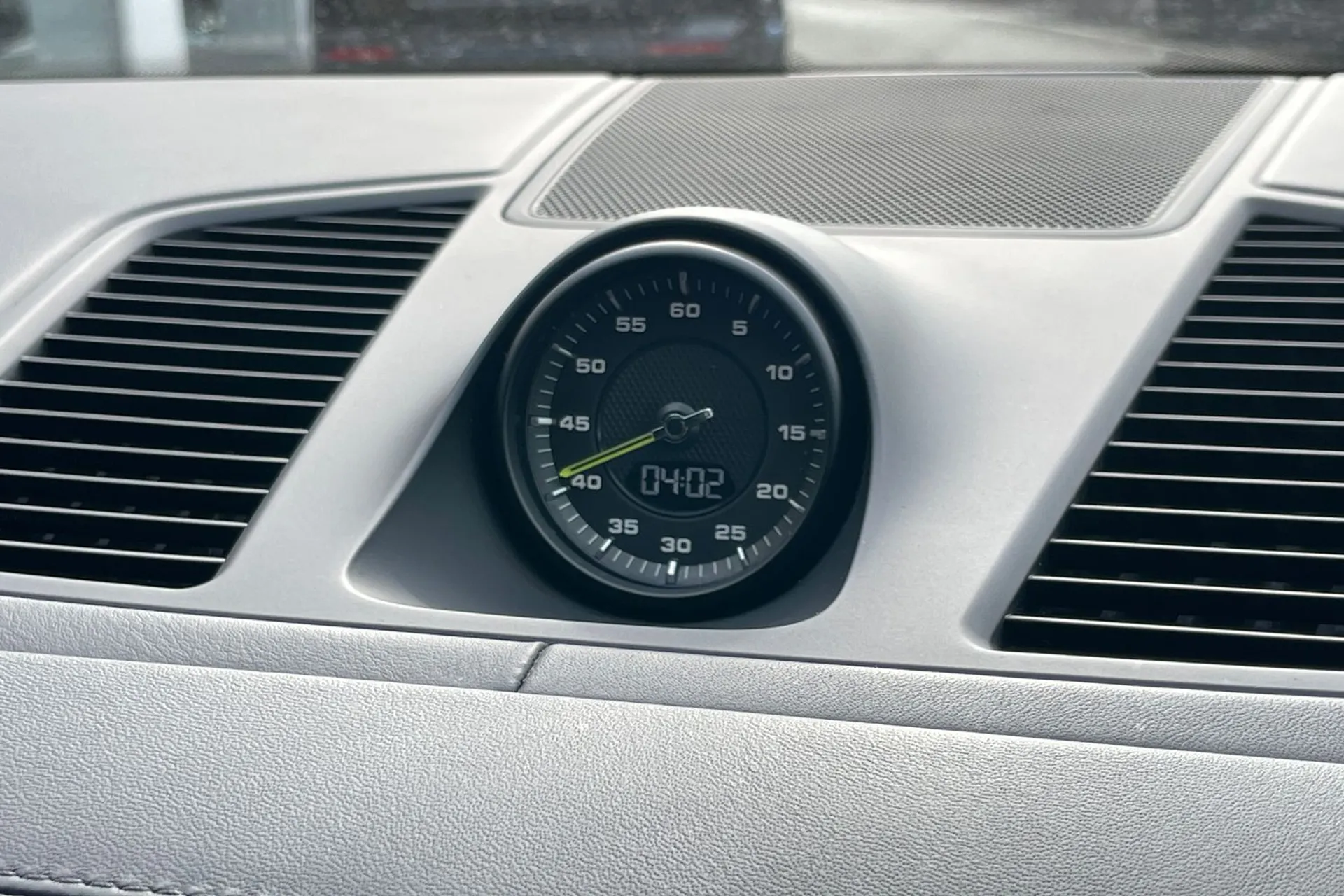 Porsche CAYENNE thumbnail image number 45
