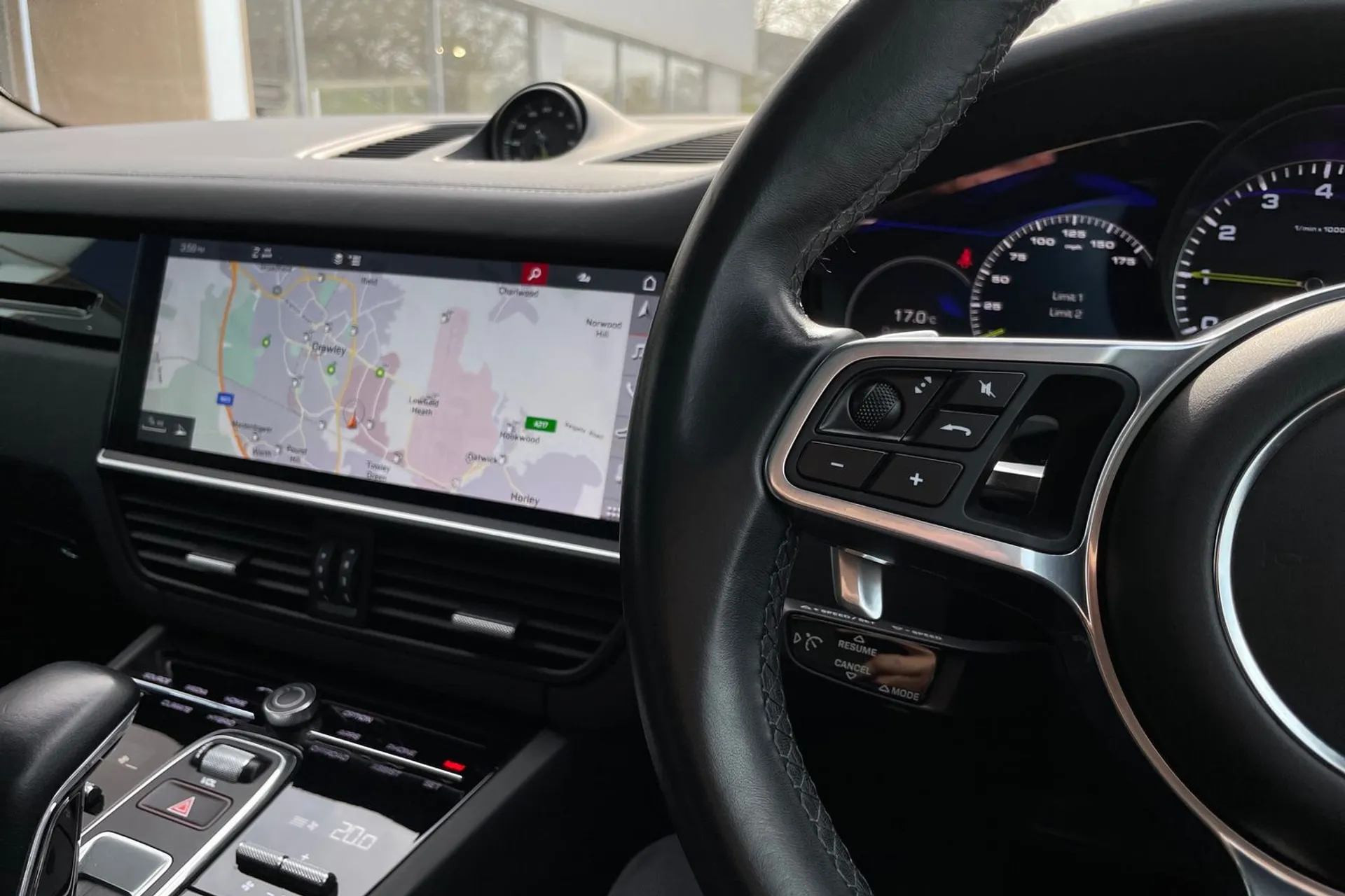 Porsche CAYENNE thumbnail image number 36