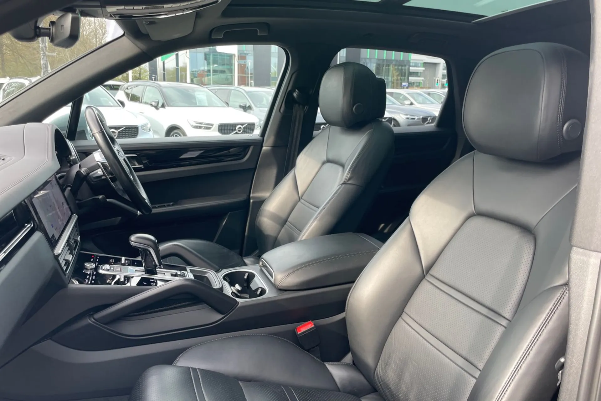 Porsche CAYENNE thumbnail image number 28