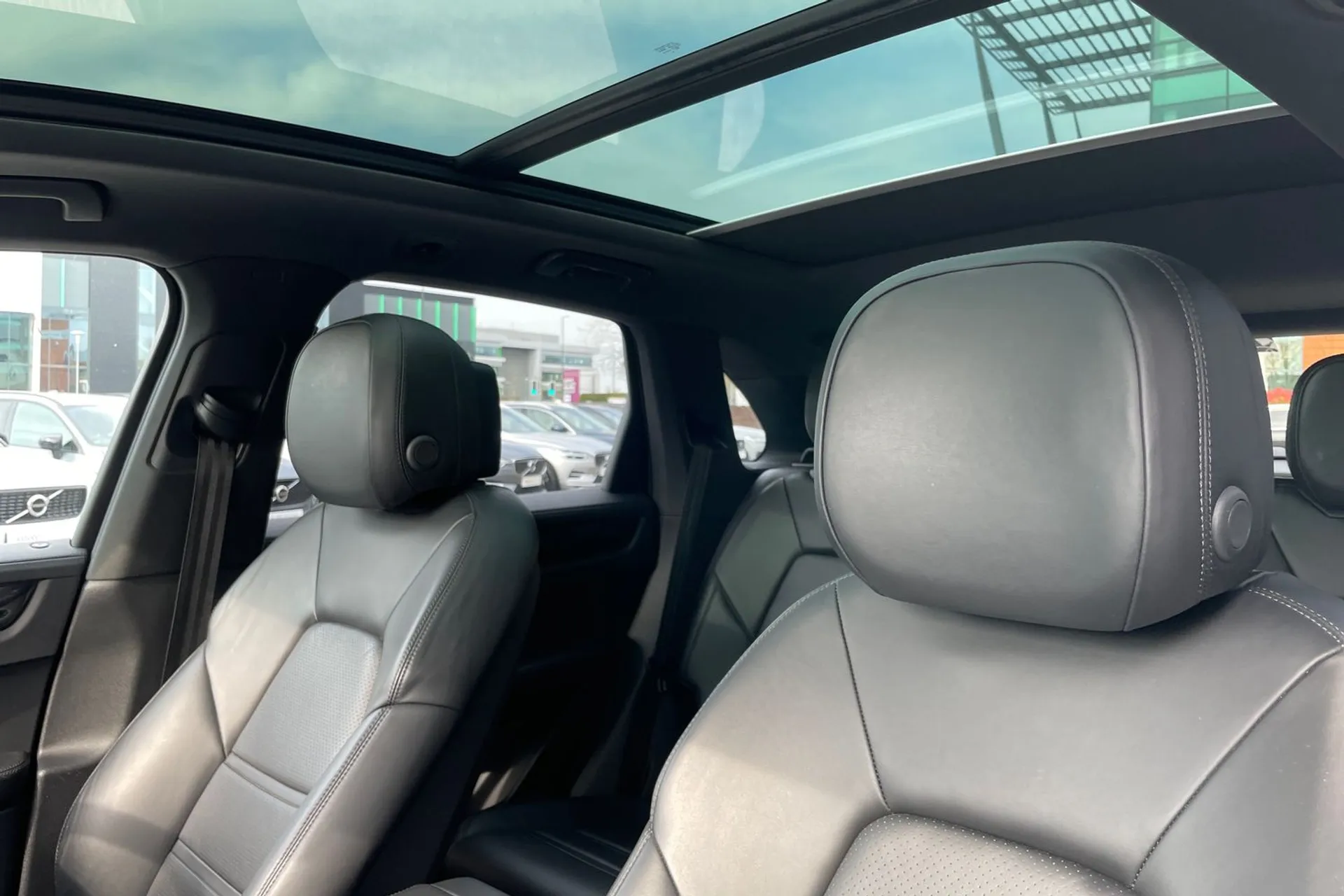 Porsche CAYENNE thumbnail image number 29
